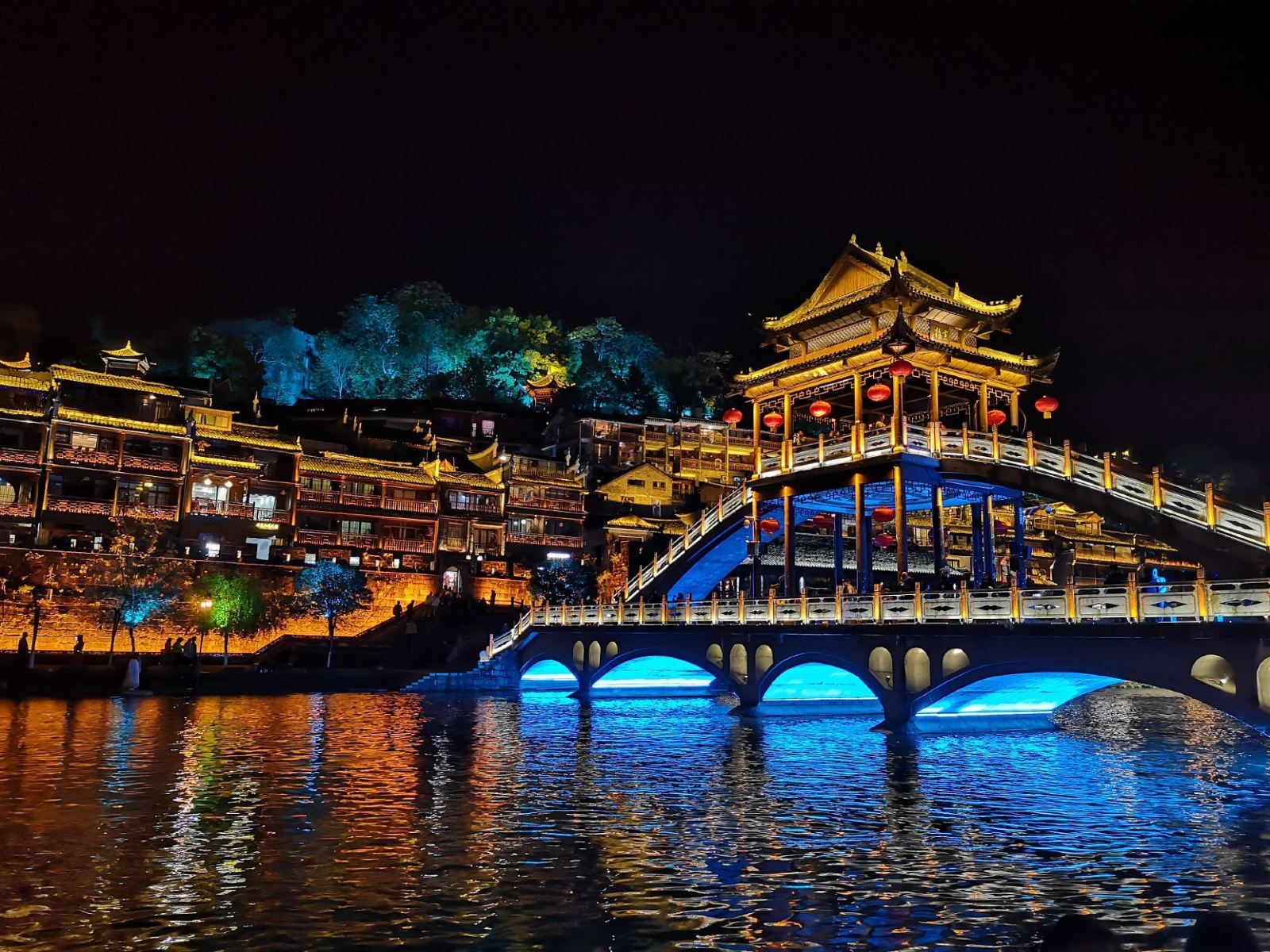 走進沈從文筆下邊城風光 ·一網打盡湘西王牌景點   飛越天門5天團