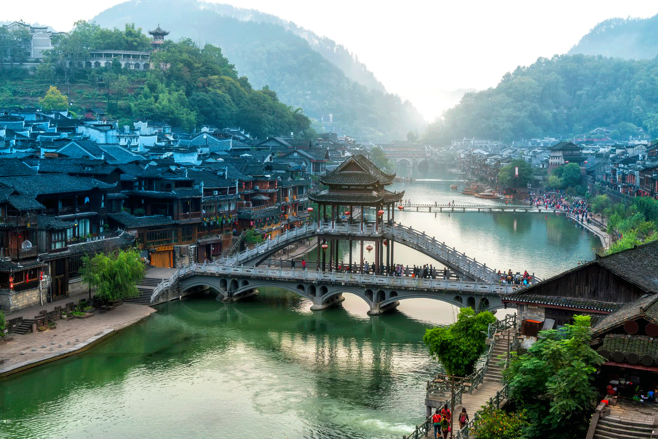 走進沈從文筆下邊城風光 ·一網打盡湘西王牌景點   飛越天門5天團