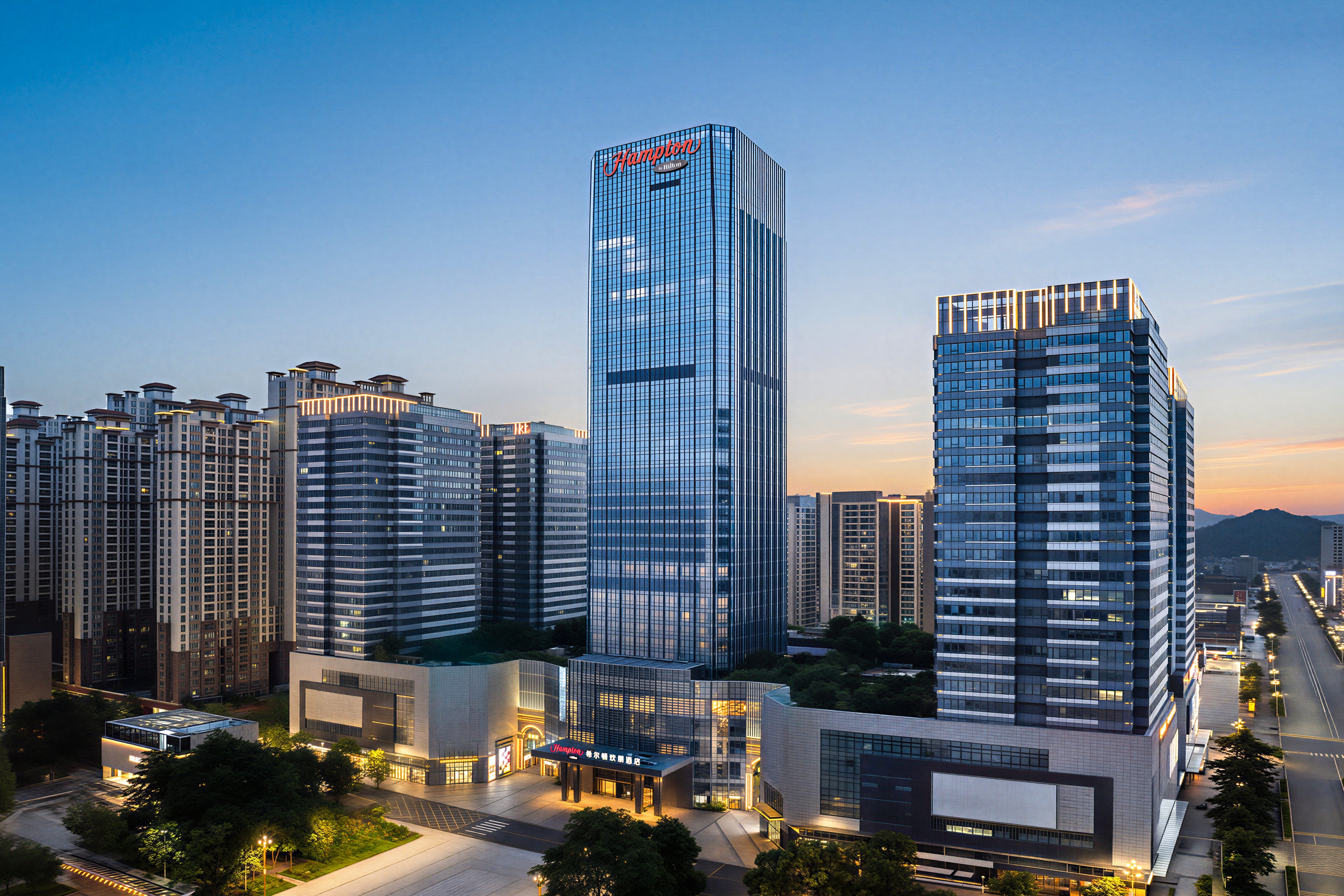 【香港西九龍高鐵往返】 連住2晚普寧全新開業【希爾頓品牌酒店】重本包108好漢讚歌大型實景SHOW《英歌情》品嚐家姐推介《潮汕傳統打冷十六式》《勁廚十二道手工潮汕菜》美食純玩3天