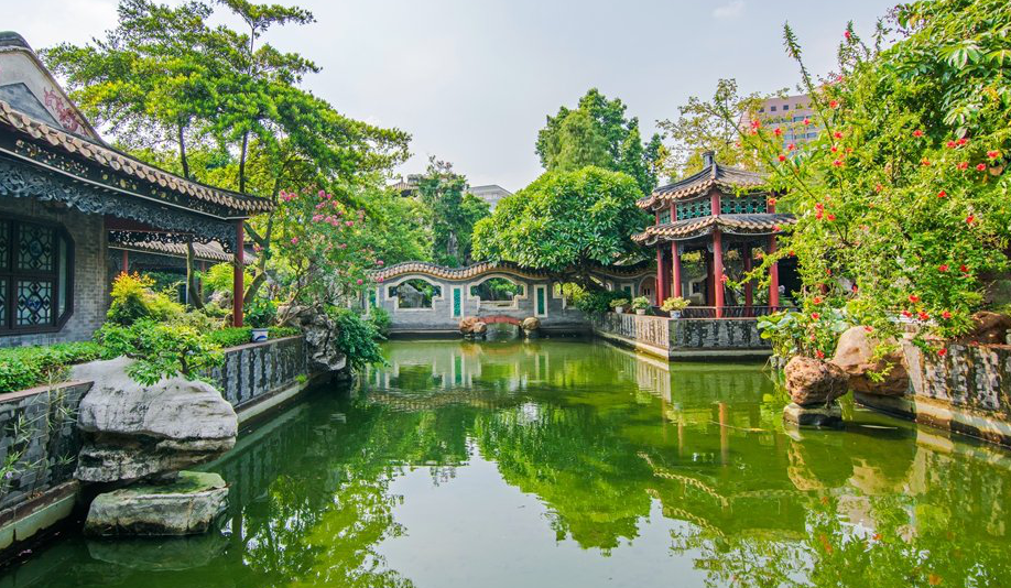重本包門票暢遊【廣東四大名園清暉園】，保證入住【順德香雲紗酒店】【東莞豐泰花園酒店】，【任浸熱帶雨林溫礦泉】+【酒店自助晚餐】啤酒紅酒任飲~ 品嘗地道順德美食【龍躉九大簋】【根哥招牌兩只棟企雞宴】順德東莞3天團