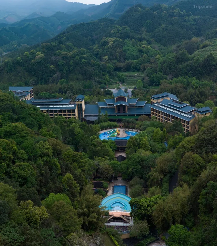 惠州龍門地派溫泉度假村《首10位報名升級【畔山溫泉私家泡池房】》全球首座懸空心形無邊際泳池任浸礦物蘇打溫泉+酒店KTV+歡樂麻將純玩2天