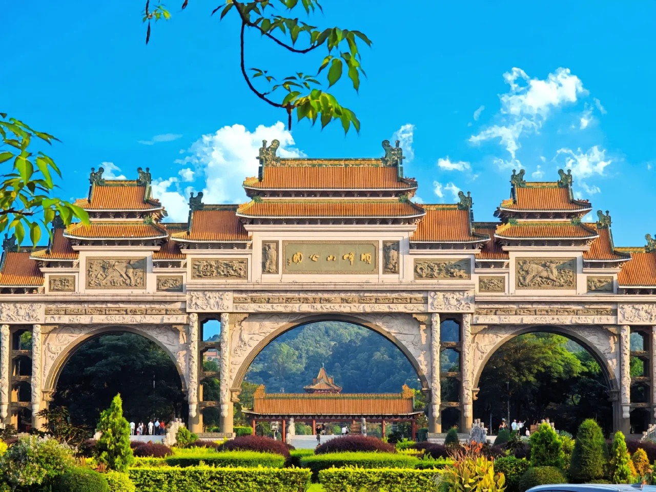 【母親節專場】感恩母親，感恩母愛，不喧嘩，自有聲，歲月如歌，共赴愛的盛宴  食世界粵菜米其林星廚出品【(位上)花開富貴有米魚開花過橋+招牌芝麻鹹香雞宴】【（位上）濃湯翅花膠雞+勒流燒鵝宴】純玩 2天團