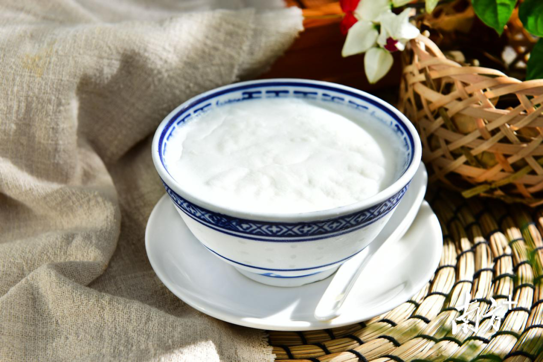 【母親節專場】感恩母親，感恩母愛，不喧嘩，自有聲，歲月如歌，共赴愛的盛宴  食世界粵菜米其林星廚出品【(位上)花開富貴有米魚開花過橋+招牌芝麻鹹香雞宴】【（位上）濃湯翅花膠雞+勒流燒鵝宴】純玩 2天團