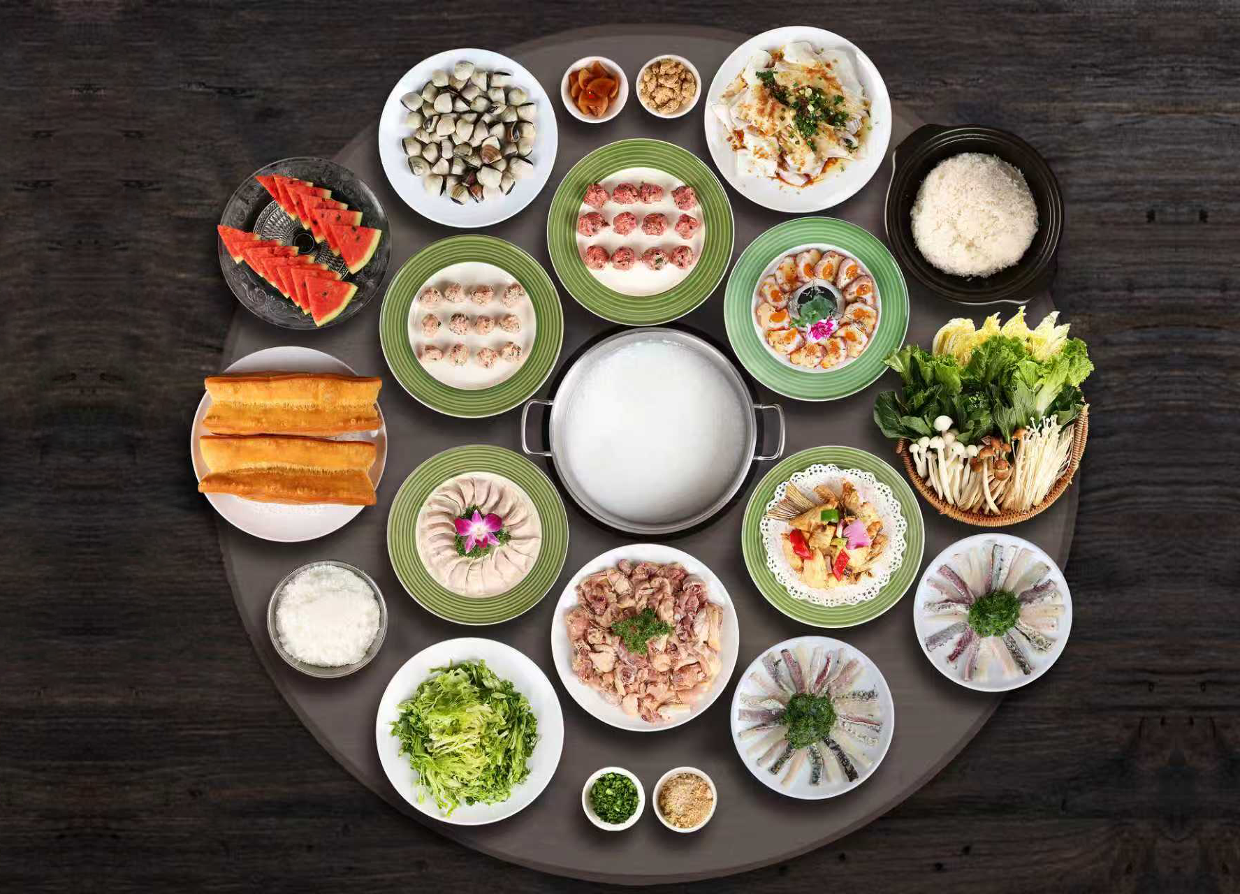 尋~星級名厨【(位上)海味響螺燉湯+(一人一煲)八珍海味佛跳牆宴】 世界粵菜米其林星廚【(位上)花開富貴有米魚開花過橋宴】 水鄉味道【水鄉傳統粥底火鍋宴】純玩2天團