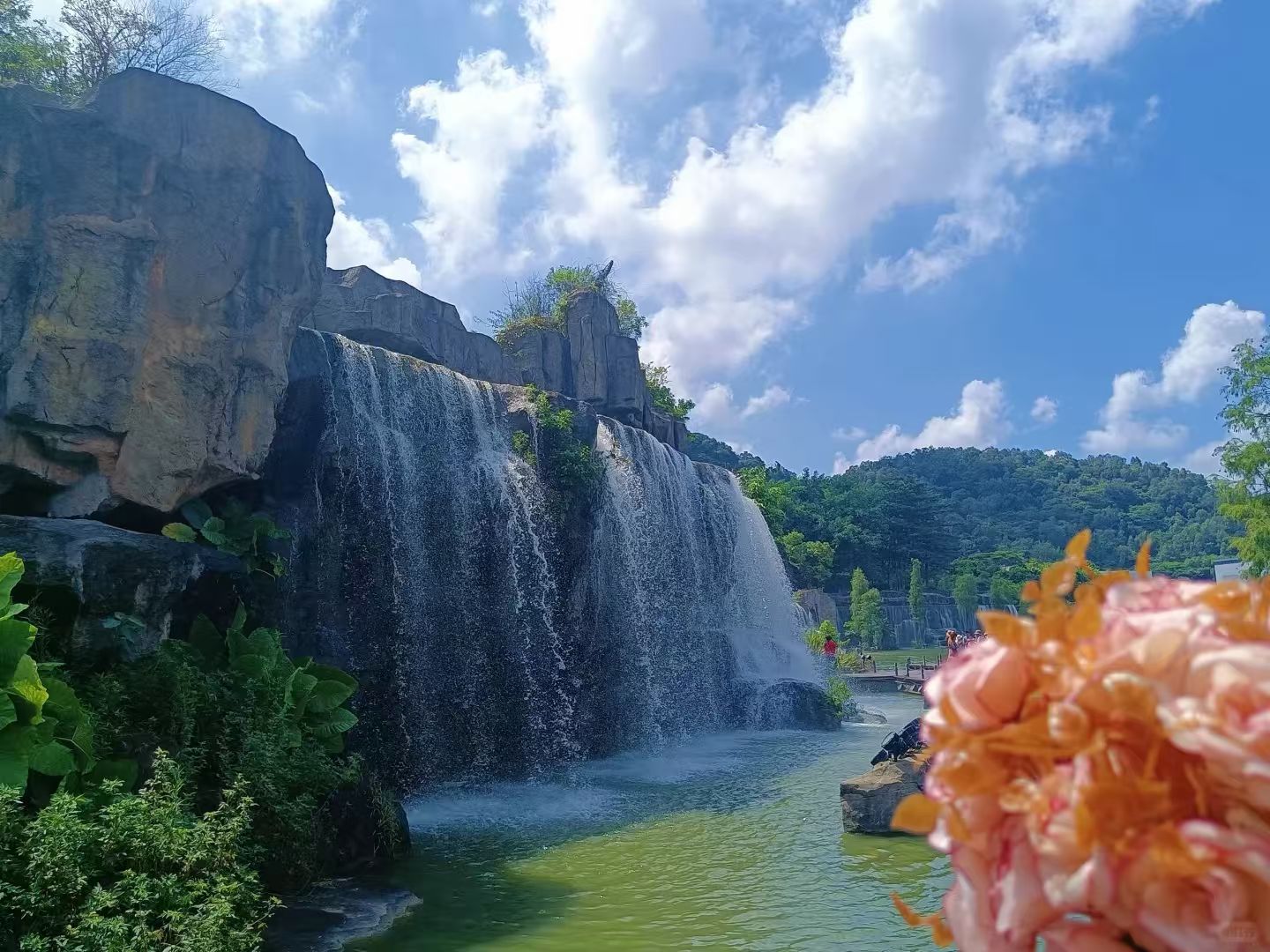 【母親節專場】感恩母親，感恩母愛，不喧嘩，自有聲，歲月如歌，共赴愛的盛宴   連住兩晚同間酒店，省心不用搬行李 玩轉【佛山宋城•廣東千古情】【盈香心動樂園】【金牌秘制沉香豬+特色炸雲吞宴】（保證每圍臺一只豬） 純玩 3天團
