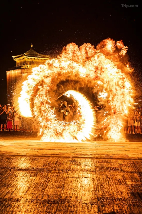 《江西賞秋列車-西九龍高鐵往返》景德鎮、婺女洲、婺源篁嶺、望仙谷 【豪華入住五星酒店+兩大網紅景區內酒店】江茂·漫谷溫泉度假酒店任浸100%天然溫泉純玩5天