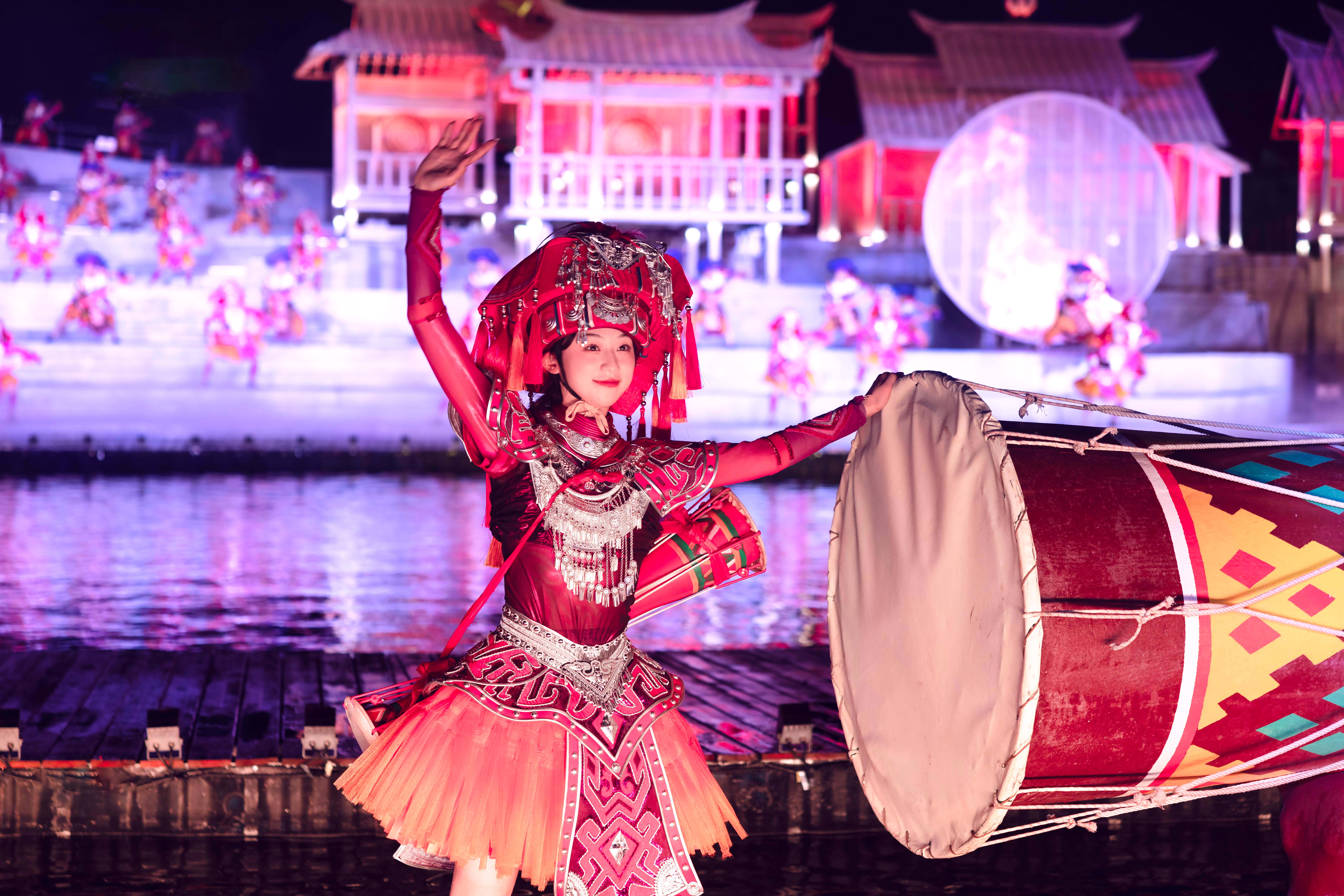 【一年一度禾雀花節】潮遊~世界紀錄【黃騰峽生態旅遊景區】（重本包入場門票+遊覽天門懸廊玻璃橋(重本包雙程纜車)+2025全新大型實景演出 鳳凰樂土·山水麗人 清遠美食純玩 2天團