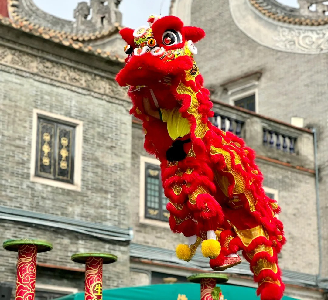 連住2晚五星標準鶴山東古玥湖酒店 豪歎【海鮮自助晚餐】（位上鮑魚花膠湯）【順德炸云吞+燒脆皮沉香豬全體 （每圍一只）】（重本包入場）【廣東千古情SHOW】 純玩3天團