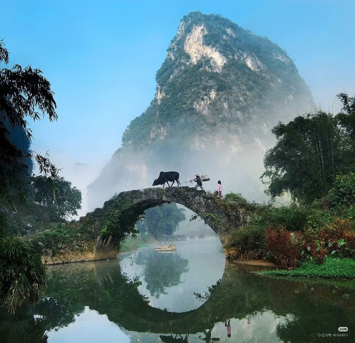 小趙州橋看田園峰林，哥弟酒店自助晚餐實現海鮮自由，仙湖溫泉浸湯賞湖，茶趣園沉浸萬畝茶香，把生活交給粵北山野，輕奢奢華度假三天團