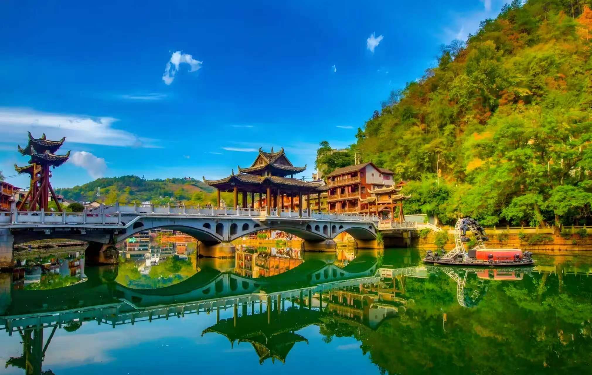 親眼見證直插雲霄 恍如潘朵拉星球“魔幻峰林" 張家界5天團（買一送一）