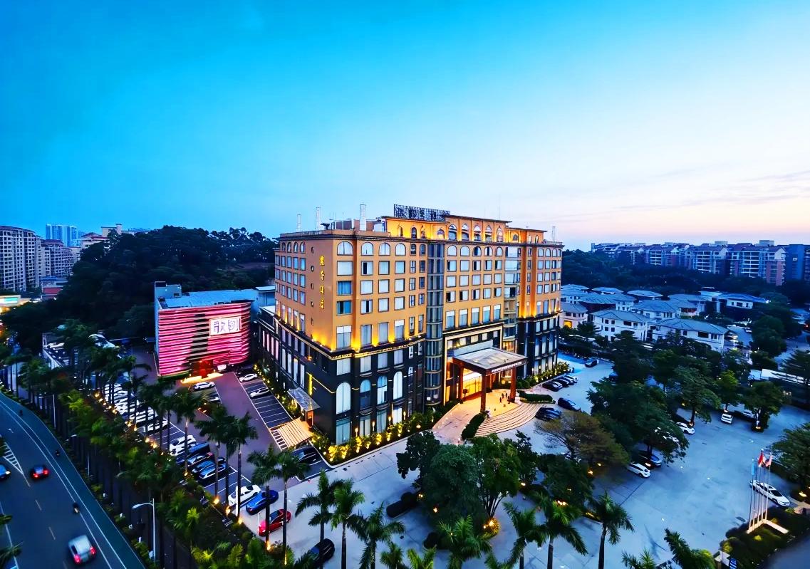 入住【佛山駿景酒店】歎酒店自助晚餐、品【非遺大板橋蒸豬宴】2天團