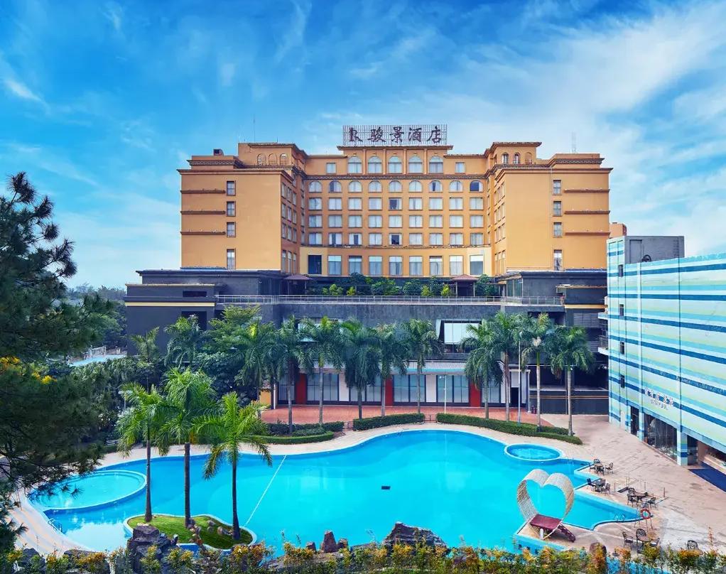 入住【佛山駿景酒店】歎酒店自助晚餐、品【非遺大板橋蒸豬宴】2天團