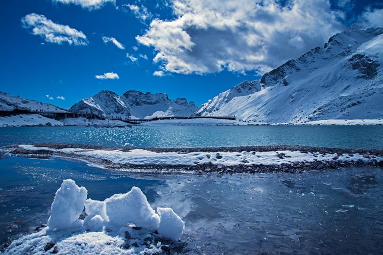 四川【達古冰川】熊貓樂園【樂山大佛】九寨溝風景區/疊溪海子風景區/松潘古城/川主寺/報國寺【大佛禪院】灌縣古城/寬窄巷子/熊貓郵局  香港直航抵玩8天團