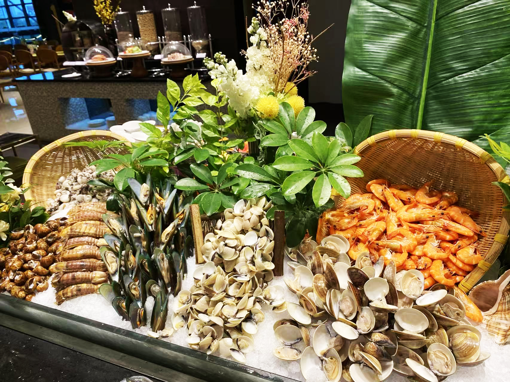 豪嘆【位上翅湯雲吞煲大花膠+紅燒乳鴿宴】【馳名陳皮老薑禾杆草炊雞宴】【酒店海鮮自助晚餐】麻將耍樂、歡唱卡拉OK、打卡三十三街墟、西江花海  全程食足6餐純玩2天團