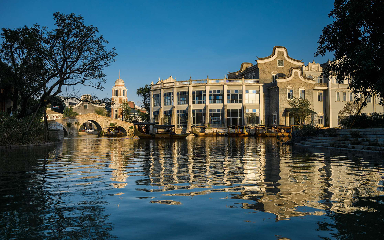 【春節加班】暢遊“廣東鳳凰古城”【赤坎古鎮】領略江門僑鄉文化觀賞各式新春互動活動感受地道春節氣氛+坐纜車遊【叱石風景區】觀音寺新春祈福+奢華品牌瑰麗酒店集團旗下台山【新世界酒店】豪歎【酒店海鮮自助晚餐】純玩3天團