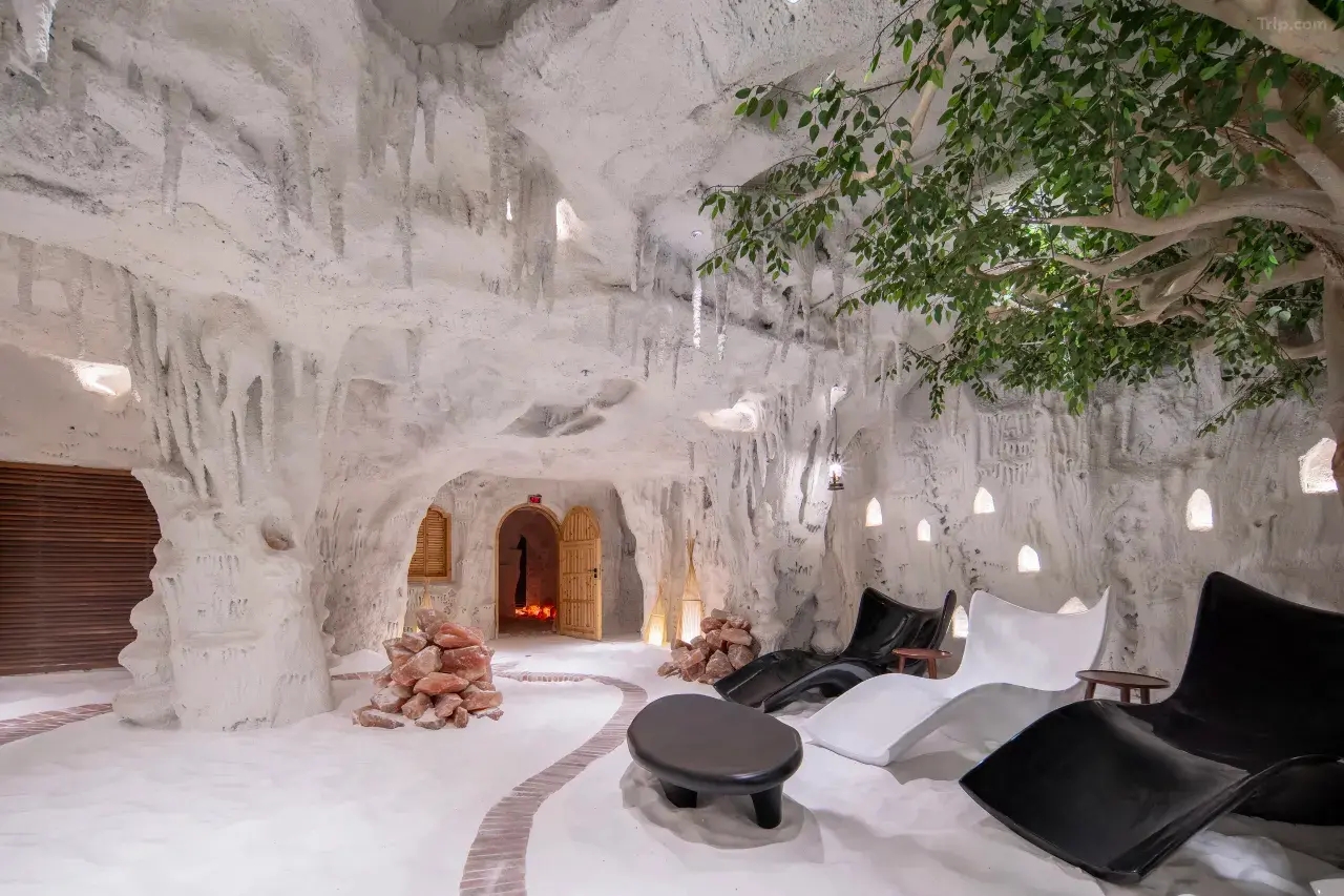 《政府補貼》江西定南客家古城、江茂漫穀溫泉度假酒店（獨立泡池客房）歎酒店海鮮自助晚餐純玩4天