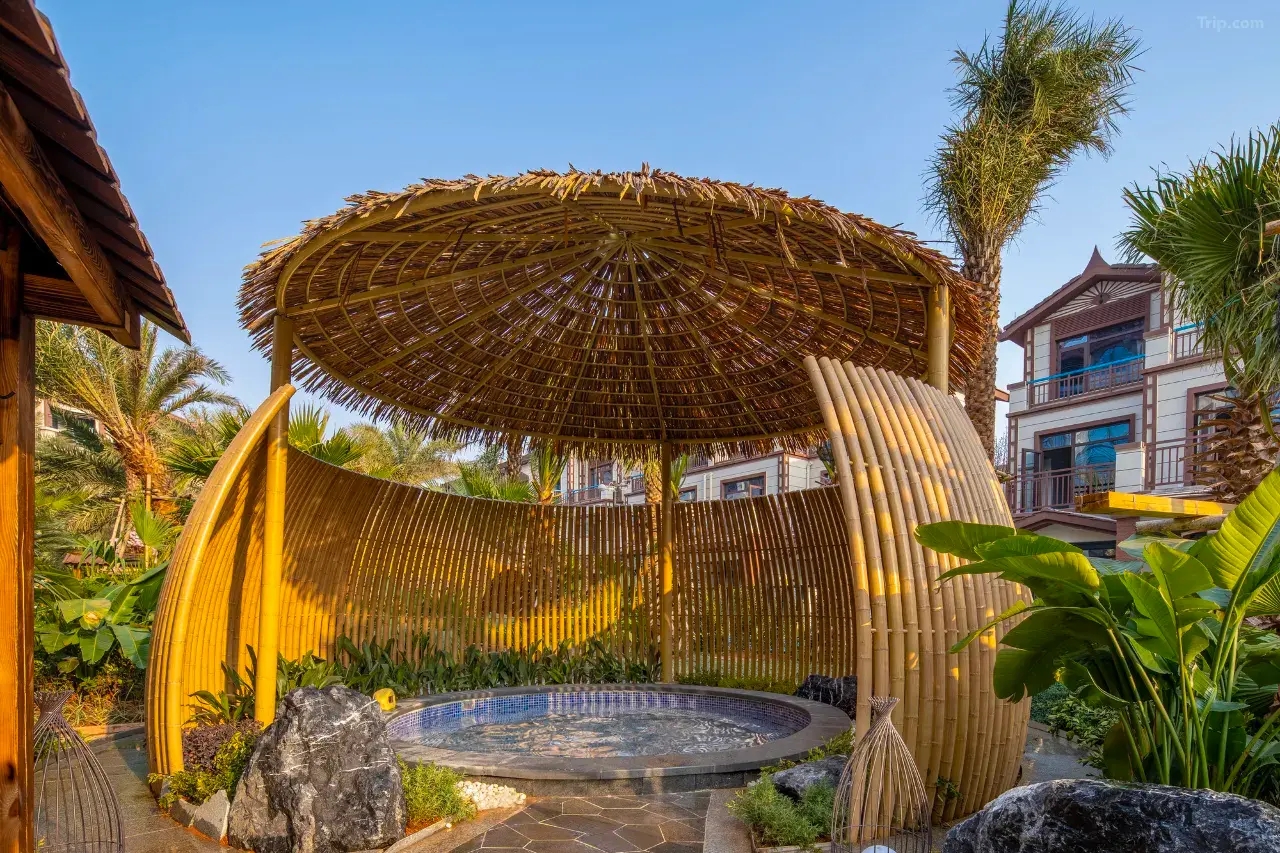 《政府補貼》江西定南客家古城、江茂漫穀溫泉度假酒店（獨立泡池客房）歎酒店海鮮自助晚餐純玩4天