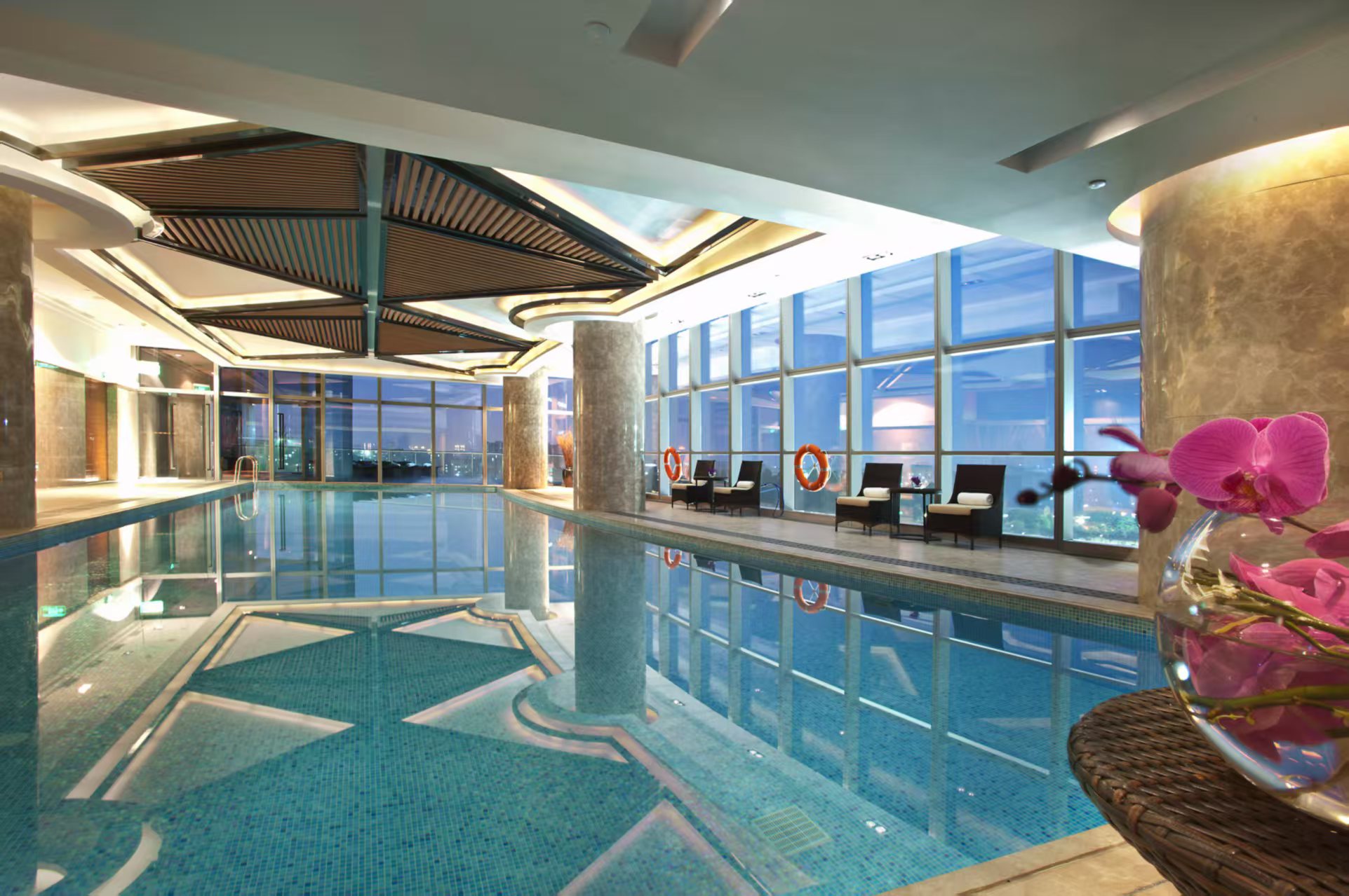 保證入住洲際旗下五星標準國際品牌惠州【CrownePlaza皇冠假日酒店】豪歎【環球海鮮自助晚餐】    純玩惠州2天團