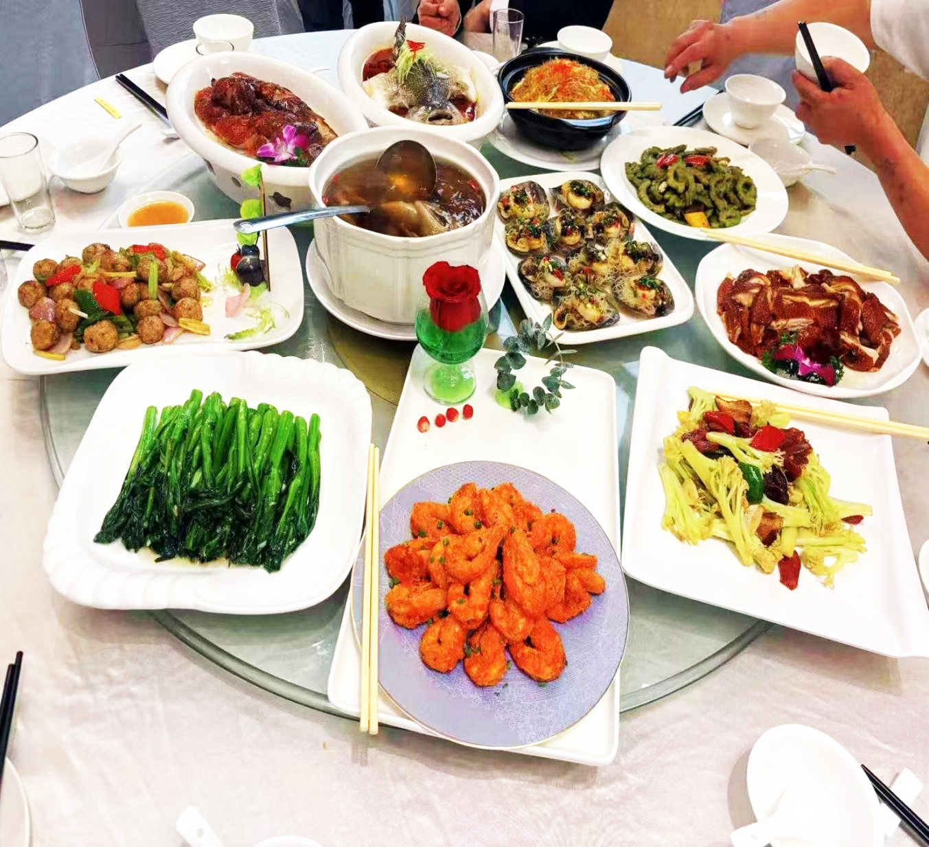 任食中山石岐乳鴿&陳皮雞樅茸燉水鴨湯宴美食2天團