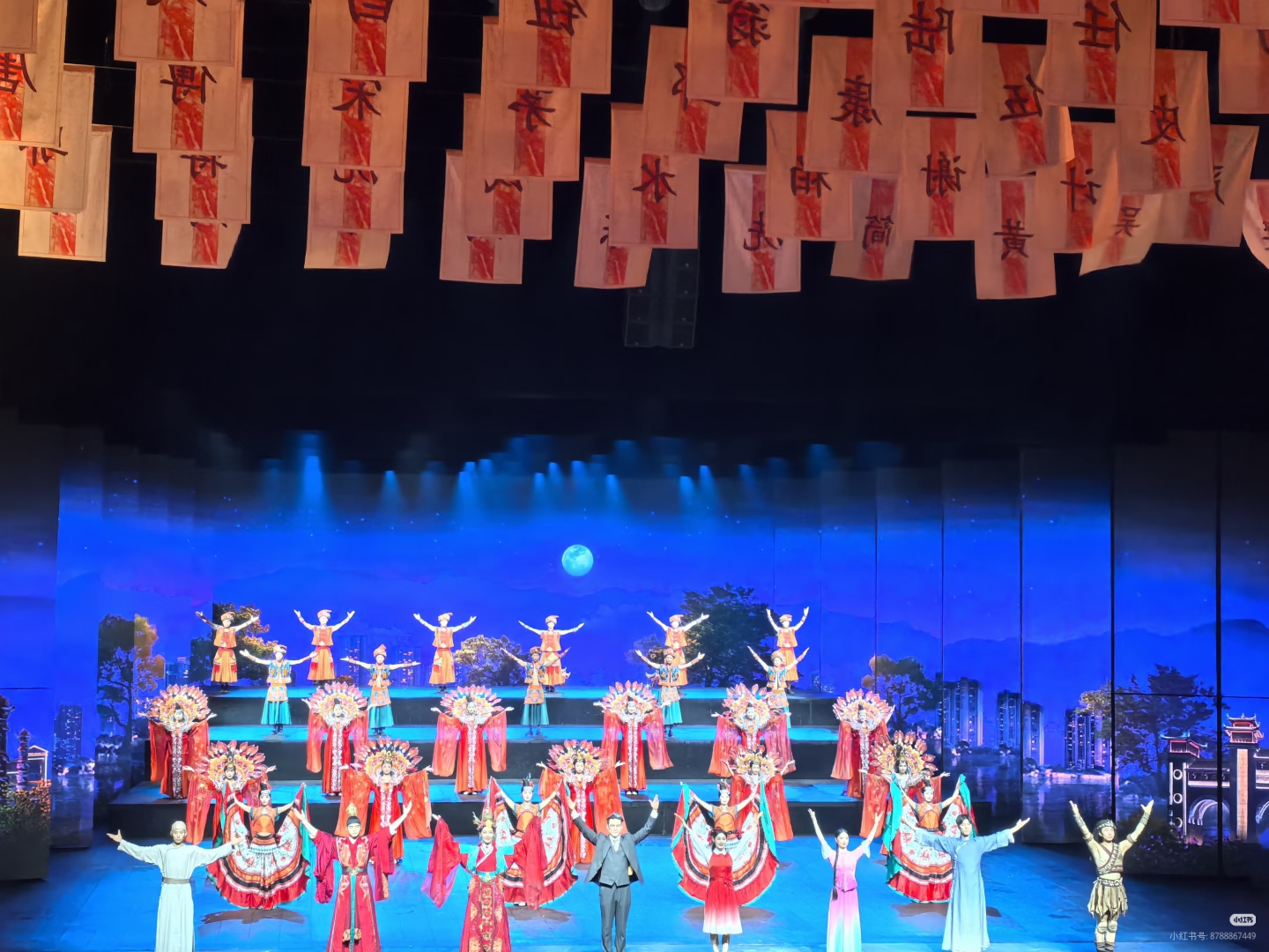 演繹千年嶺南，登高圭峰攬勝，尋味鳳城美食，奢享自助饕餮。品嘗順德獨家美食【龍躉九大簋】+酒店豪華海鮮自助餐3天團