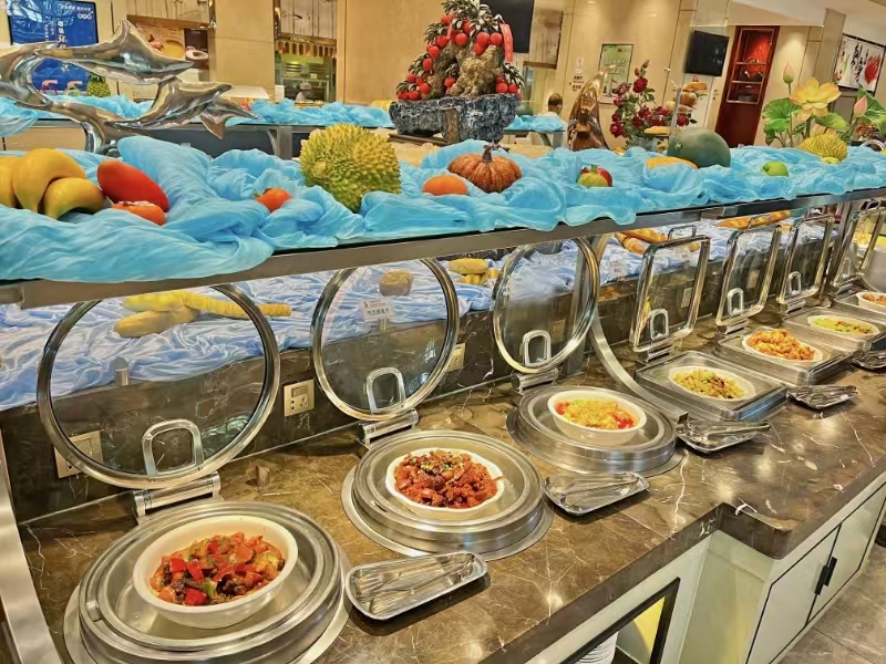 連住2晚五星標準鶴山東古玥湖酒店 豪歎【海鮮自助晚餐】（位上鮑魚花膠湯）【順德炸云吞+燒脆皮沉香豬全體 （每圍一只）】（重本包入場）【廣東千古情SHOW】 純玩3天團