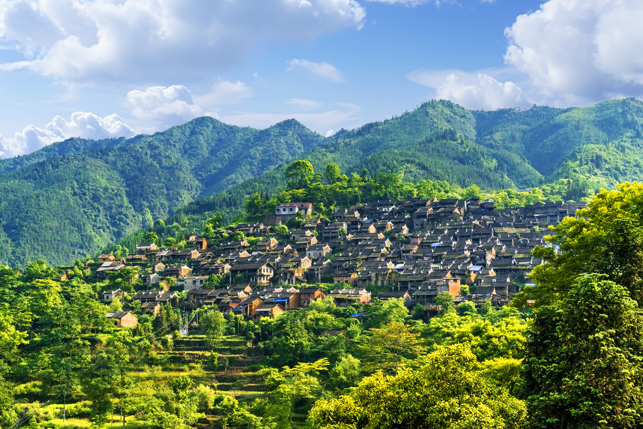 連住兩晚全新五星級【瑤族文化大飯店】享受特色養身瑤藥泉、瑤寨洞穴歌舞表演、地道美食 體驗模擬熱氣球、手工淘金純 3天團