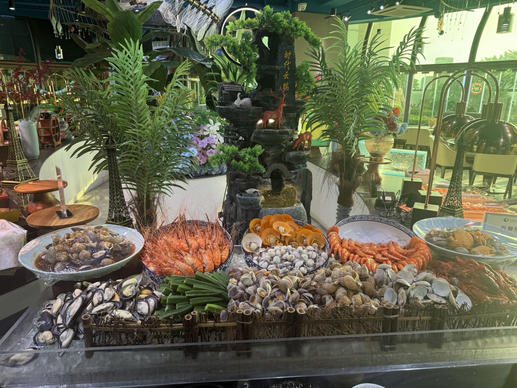 【連住2晚同一酒店】五星標準河源時代雲端國際酒店 歎酒店豐富自助晚餐+河源最大SPA水療湯泉（開心歡樂麻雀+無限暢享水果、飲品、零食）豪華純玩3天