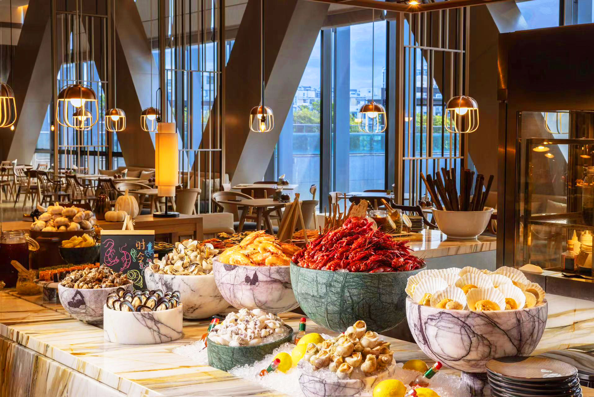 【年貨團中的YYDS-悉心安排旅遊巴香港接送】保證入住瑰麗酒店集團旗下【廣州新世界酒店】【位上鮑汁扣花菇鮑魚宴】 重本包山姆一年會籍會員卡 純玩2天團