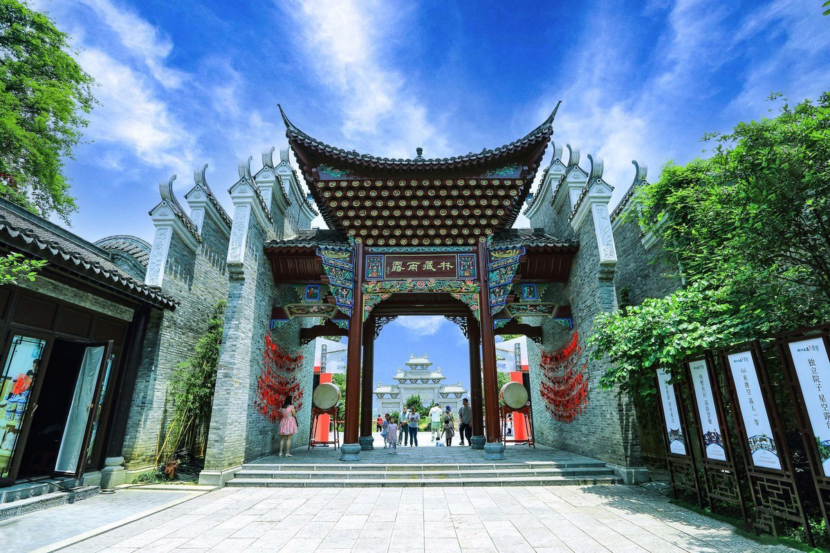 打卡全新網紅五指峰 郴州“小鳳凰古城”東江湖白廊“小洱海” 巴士3天團