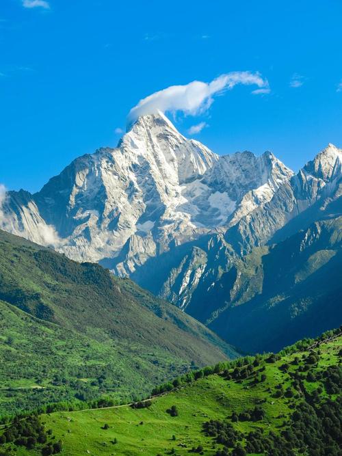 四川【四姑娘山】金川萬畝梨花/龍泉山桃花//畢棚溝杜鵑花/犍為油菜花田/貓鼻樑觀景臺/甲居藏寨/雙橋溝景區/灌縣古城【熊貓樂園】【樂山大佛】香港直航純玩8天團