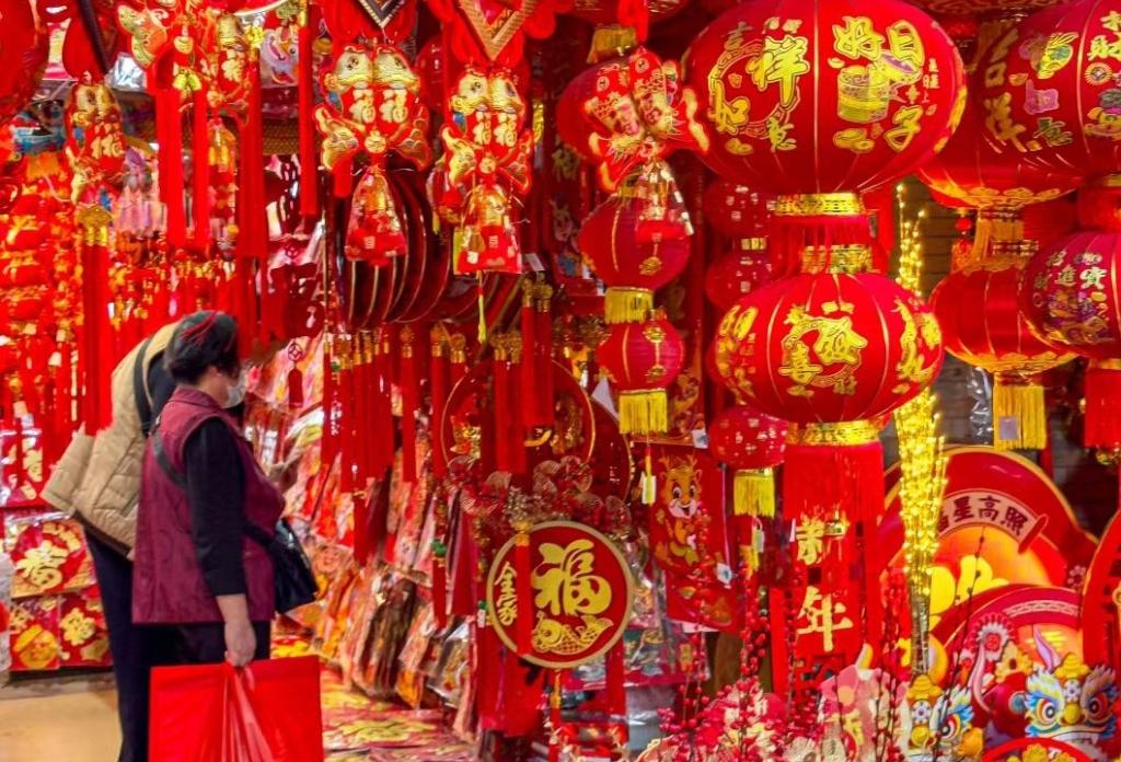 【年貨團中的YYDS-悉心安排旅遊巴香港接送】保證入住瑰麗酒店集團旗下【廣州新世界酒店】【位上鮑汁扣花菇鮑魚宴】 重本包山姆一年會籍會員卡 純玩2天團