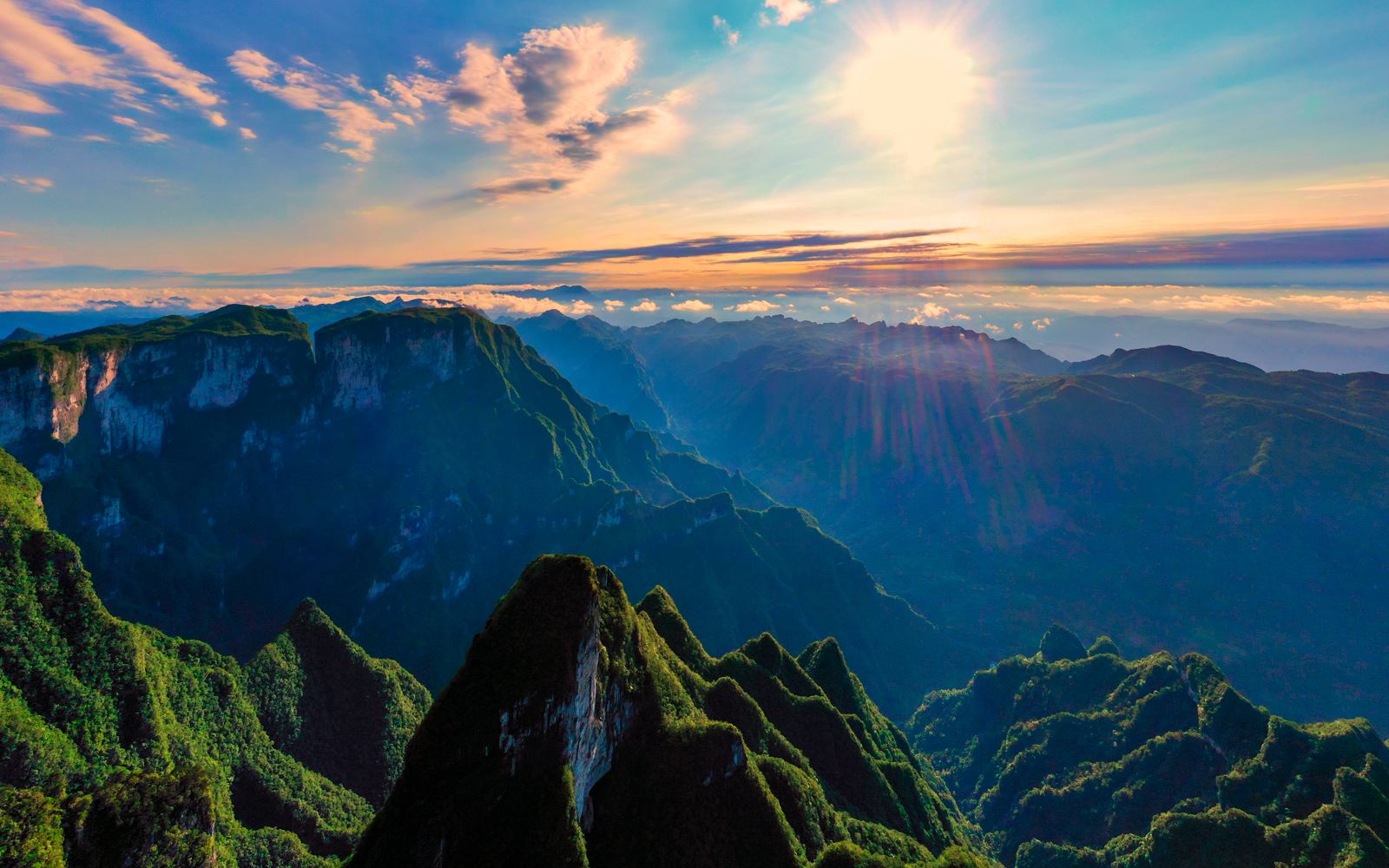 【秘境張家界】遊覽天空之城(七星山) 高鐵5天團（買一送一）