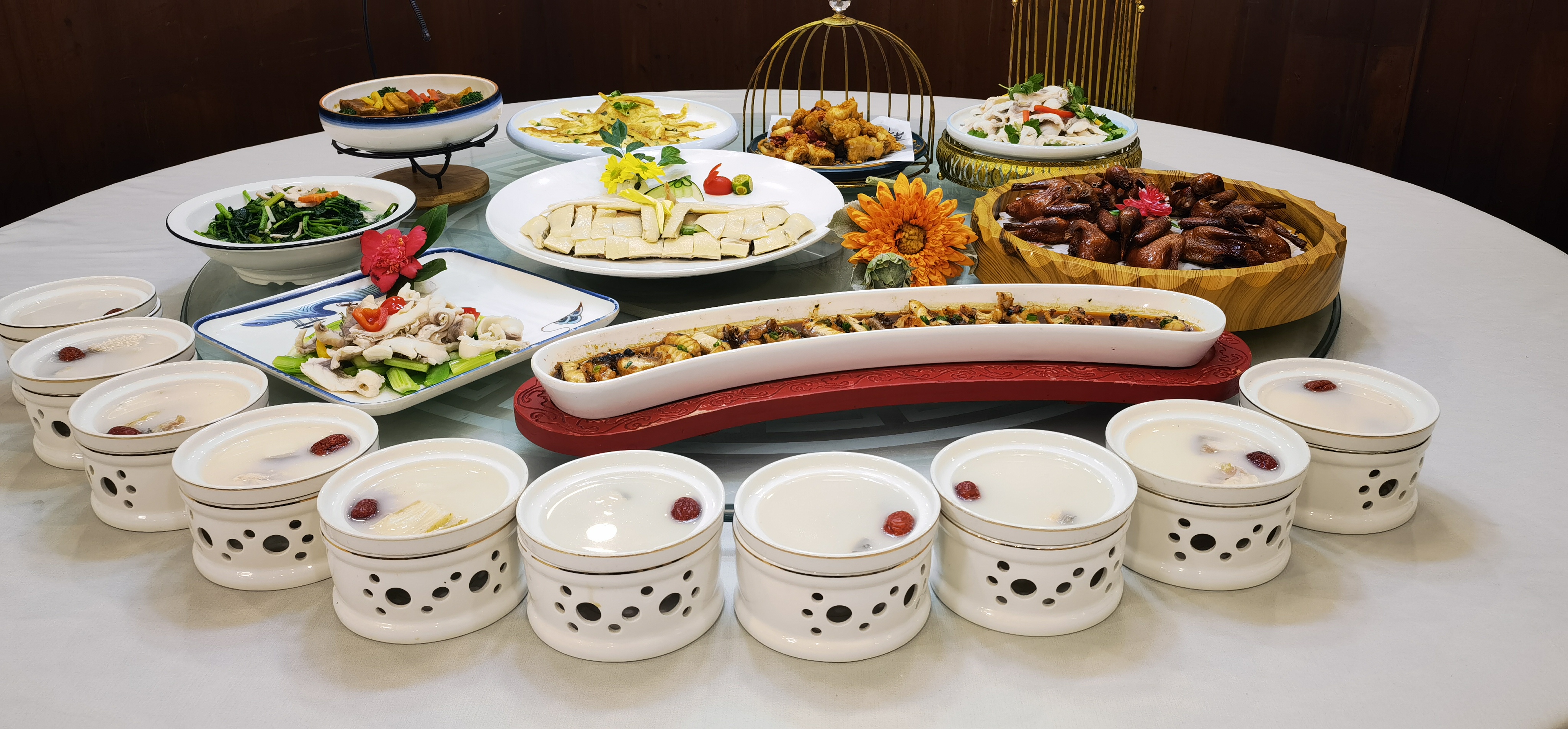 【季節限定·蟹逅雙城】享五星【中山喜來登酒店】歎【酒店海鮮自助晚餐】【無限任食金秋大閘蟹宴】【中山脆肉鲩六食+雀笼石岐乳鸽宴】純玩3天團