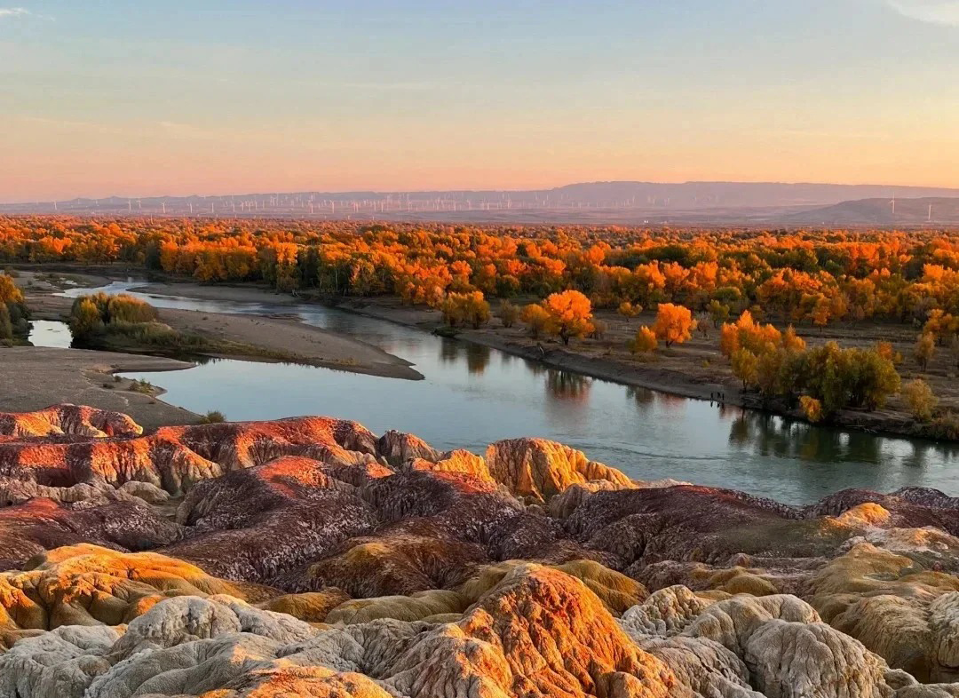 北疆童話秘境 穿越西域地貌奇觀 秘境北疆直航8天團