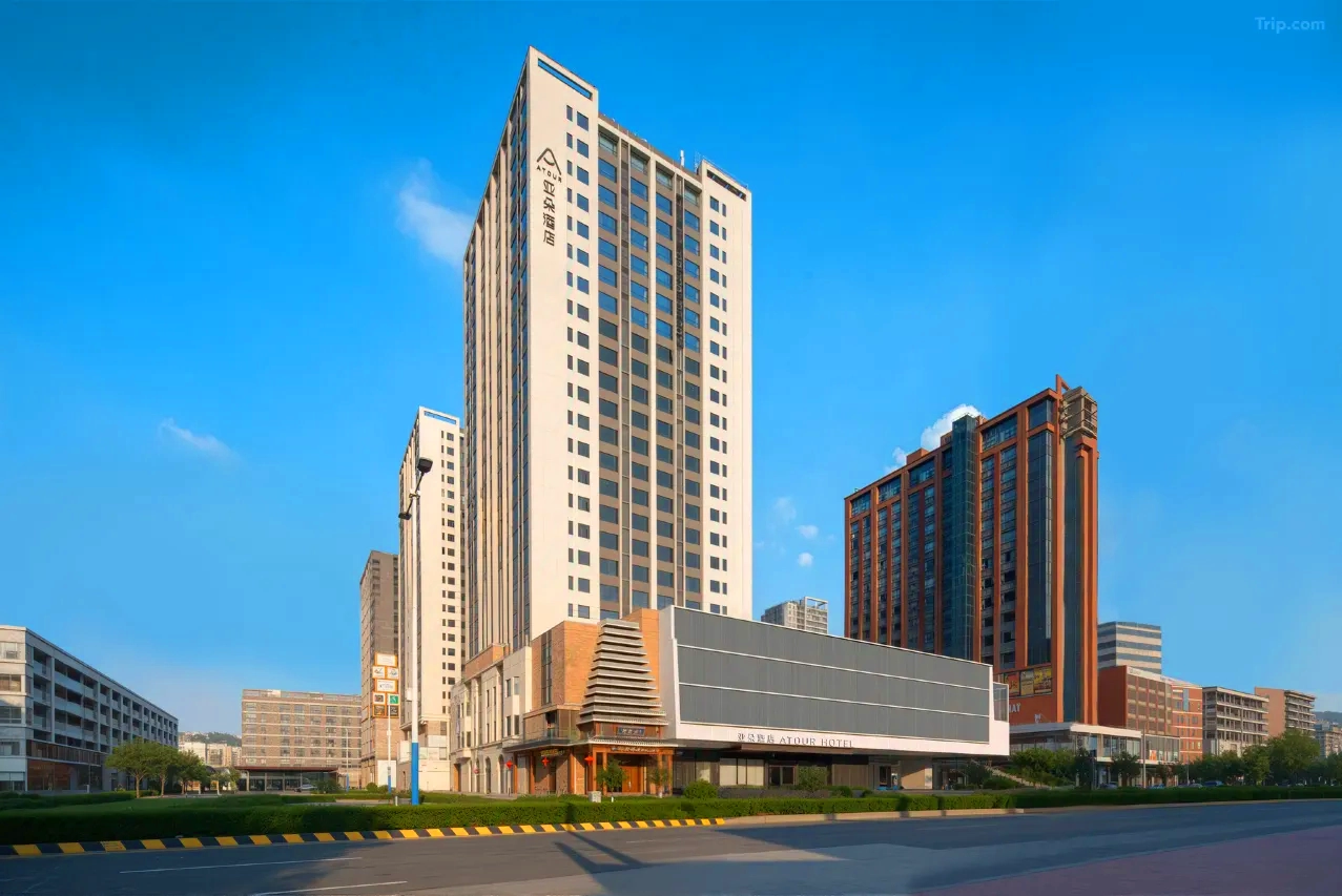 尋味嶺南·穿梭老城古巷· “手工體驗”作坊·欣賞正宗粵劇表演·品【百年老字號榮華富貴雞宴】【滋味佛跳牆宴】【鳳城馬姐私房菜宴】佛山中山純玩2天團