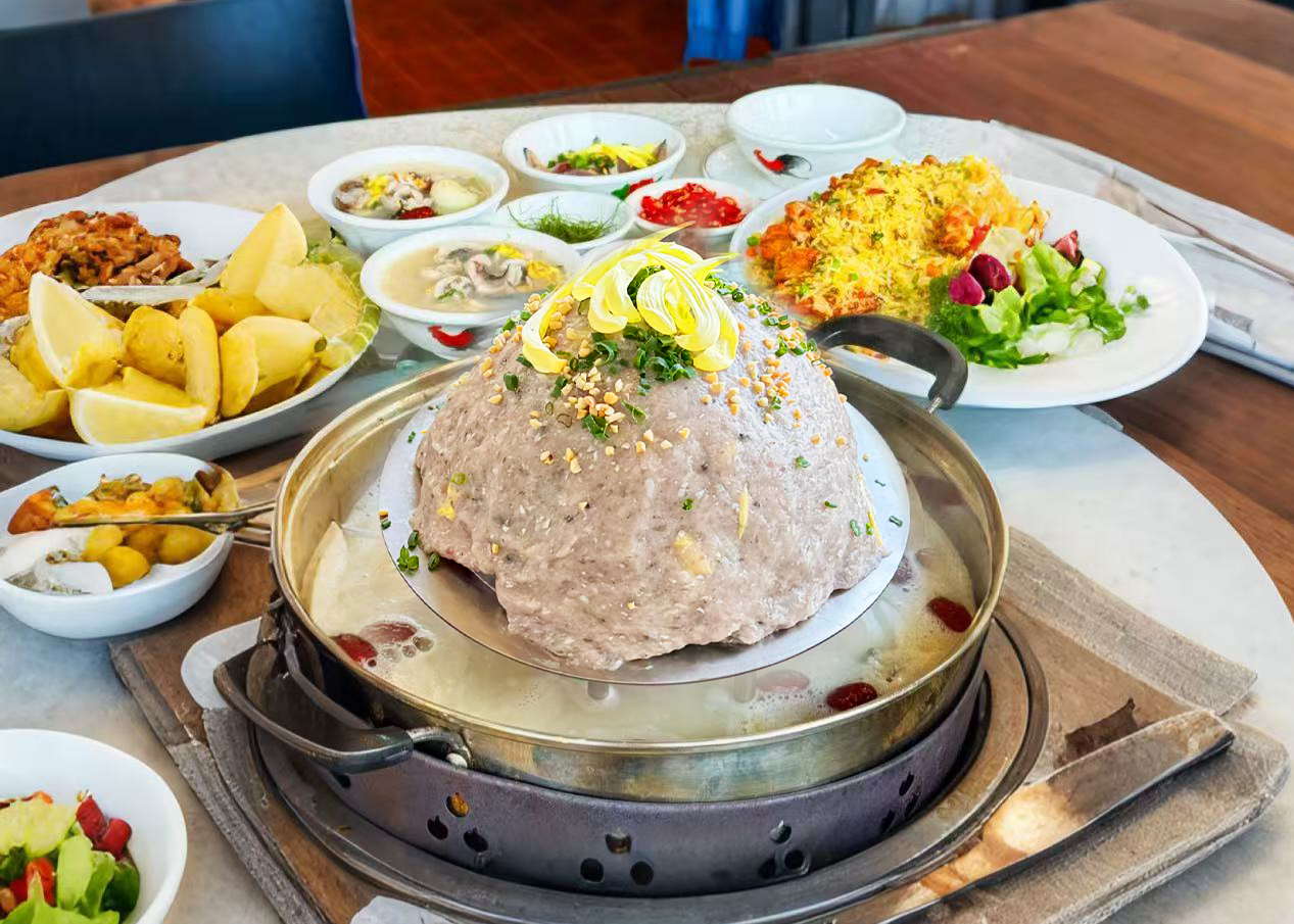 香港老字號米芝蓮星級餐廳【位上獨創海鮮濃湯水晶粉+獲獎手工點心宴】 【（位上）過橋魚羊鮮+菊花扒金山宴】【海膽醬焗鮑魚+沉香白切雞宴】 美食2天團