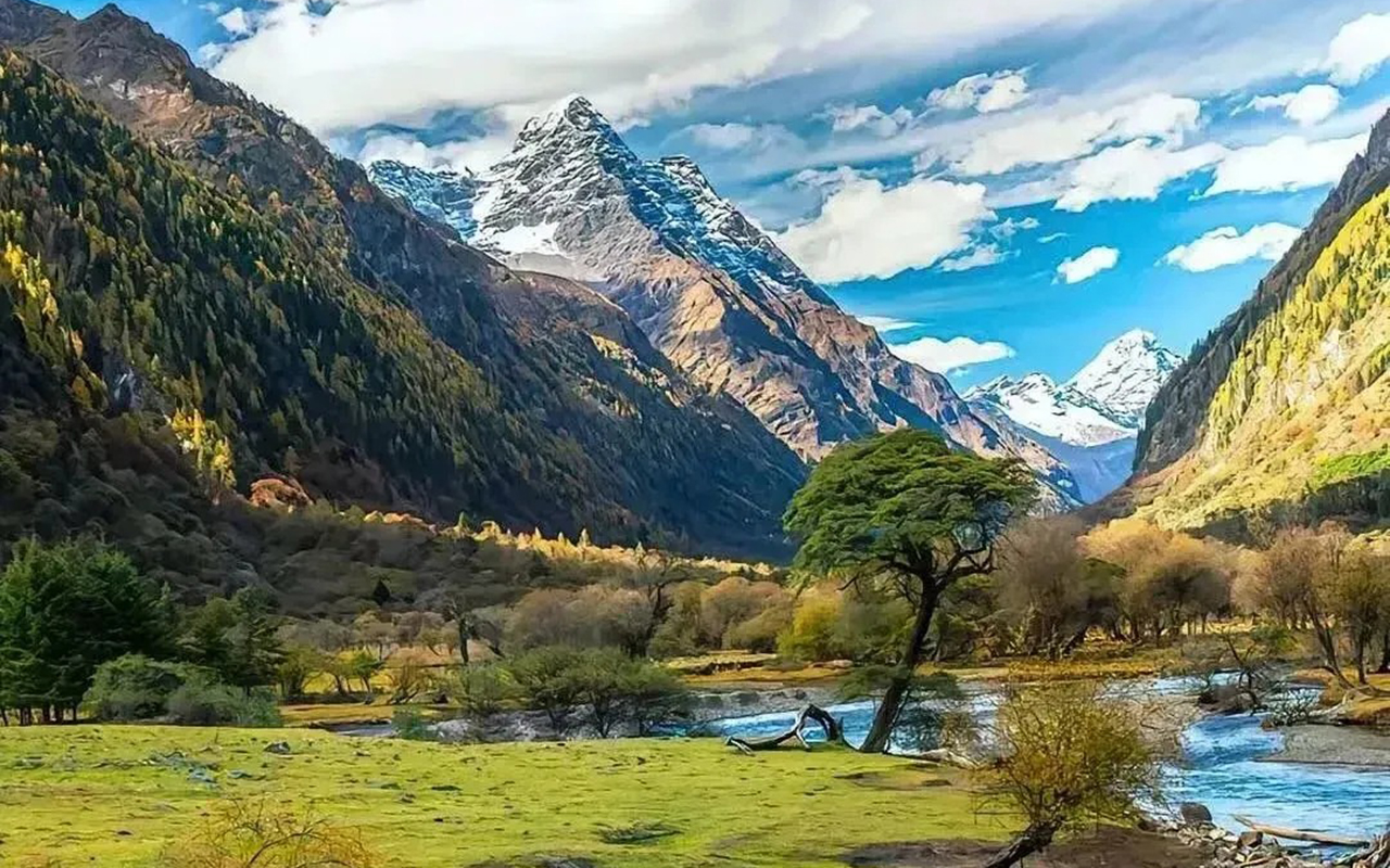 北疆童話秘境 穿越西域地貌奇觀 秘境北疆直航8天團