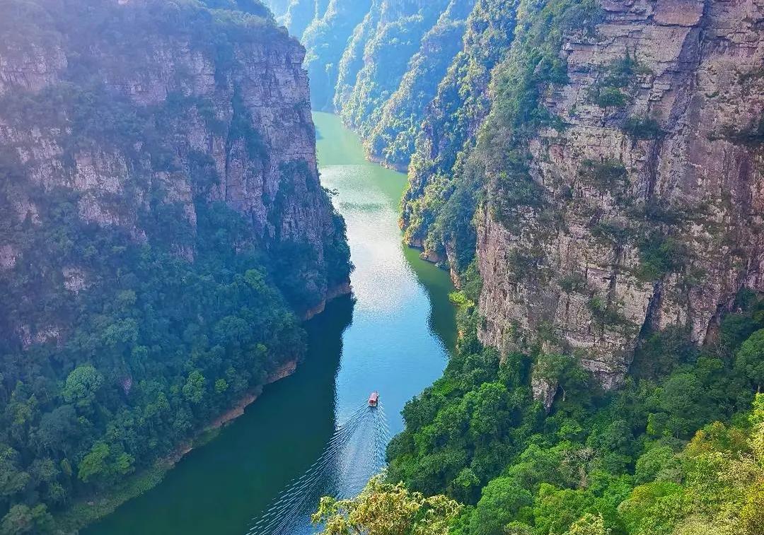 首航鉅獻！盡覽長江兩岸風光 長江雲帆6天團