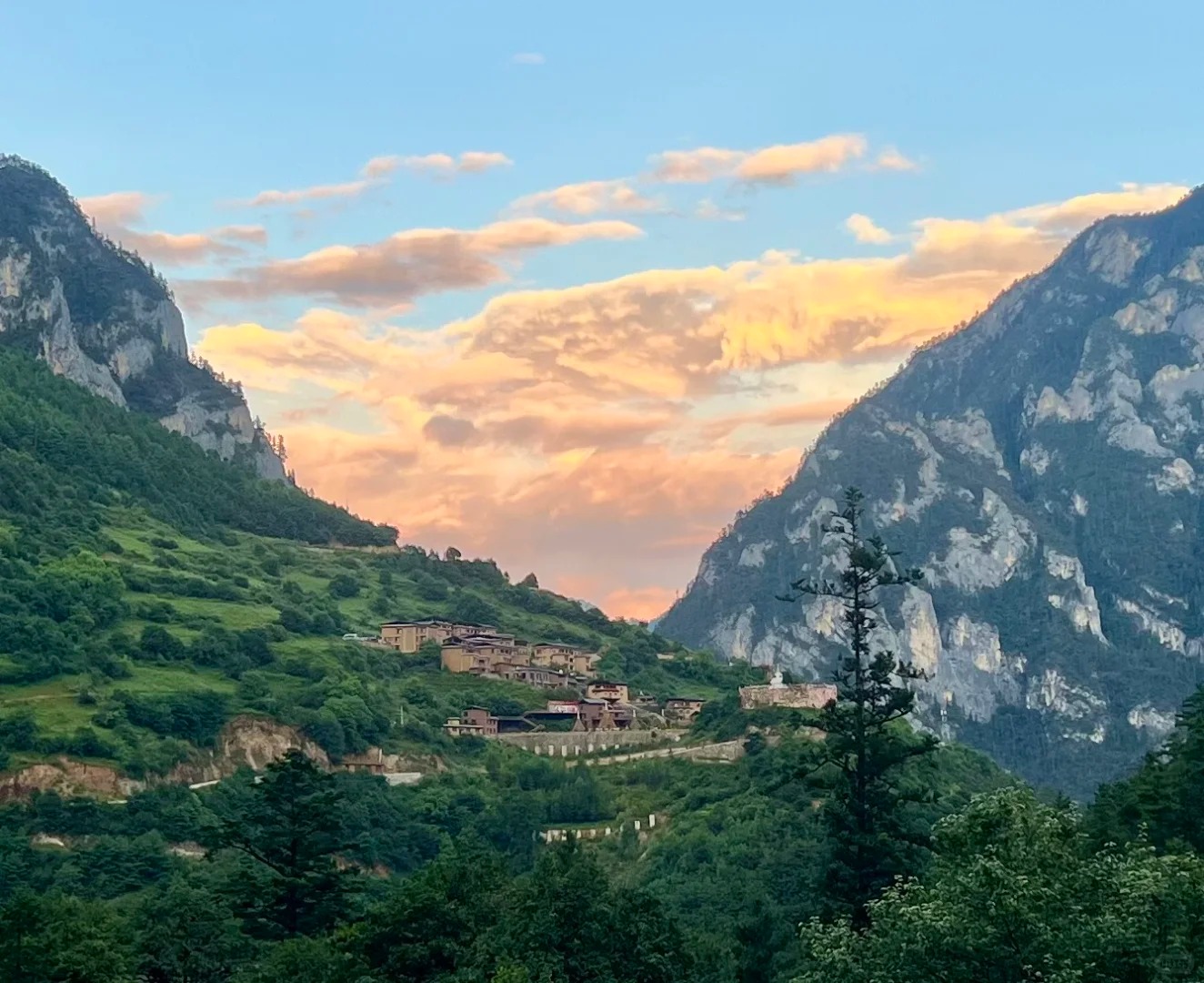 麗江 瀘沽湖 香格里拉 石卡雪山 特選雲南8天團