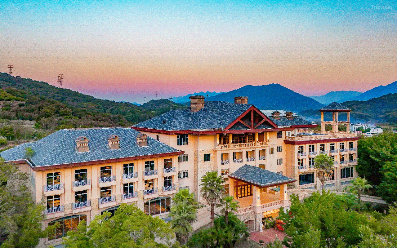 【廣州沄葳園溫泉度假酒店】+國際品牌五星級標準【光明溫德姆至尊酒店】尊享酒店自助晚餐 尊享房間歡迎水果 英倫下午茶 無限次享受世界珍稀溫泉 純玩3天團