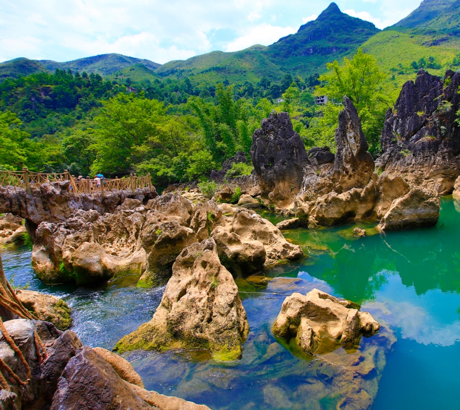 【西九龍往返】中國涼都六盤水·19℃夏天·【烏蒙大草原】暢遊5A景區【黃果樹大瀑布】馬嶺河大峽谷、青岩古鎮 升級入住2晚【巴洛克風格“鳥巢酒店”】澳維酒店 動車純玩5天團