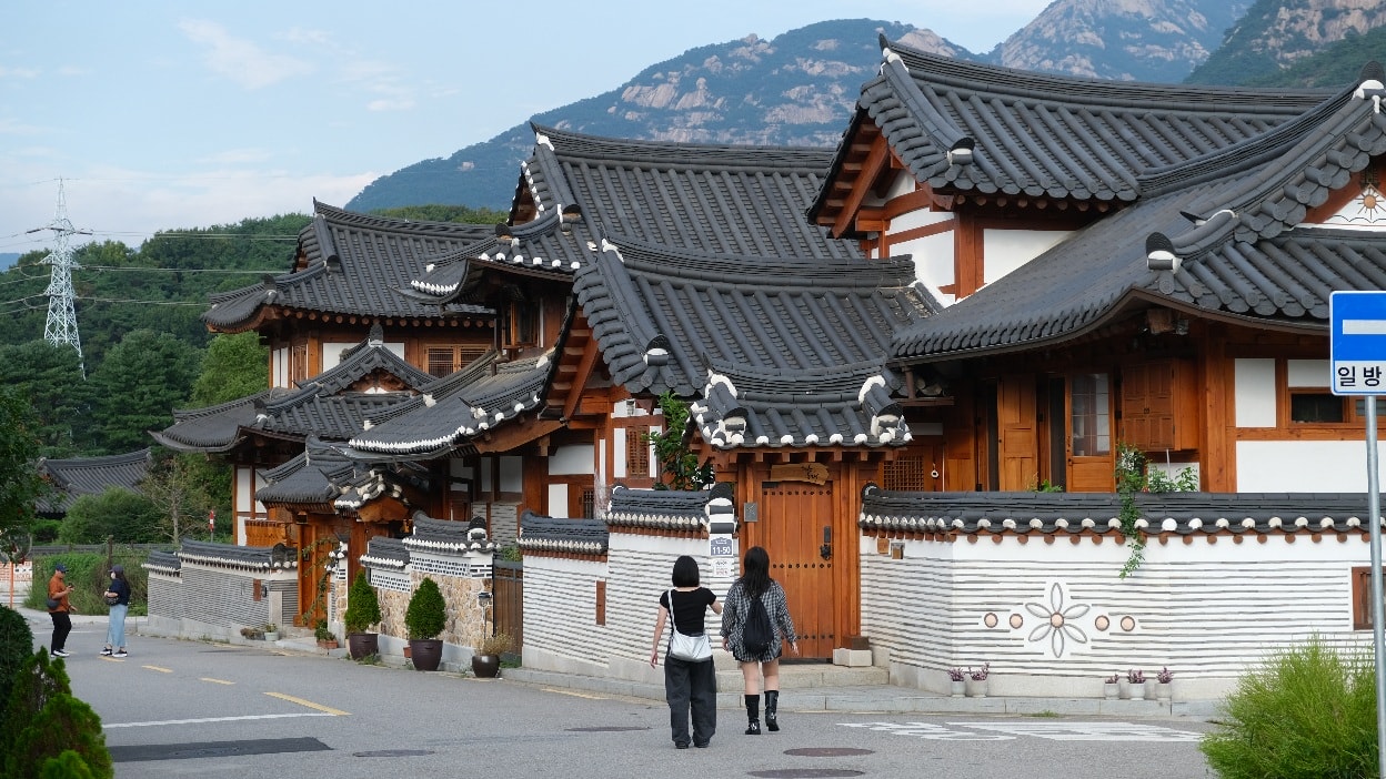 走進韓屋古村 · 漫步河回月映橋 首爾安東5天團