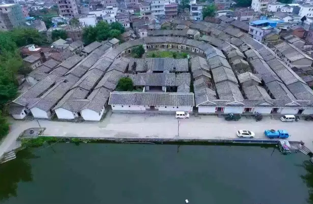 江西【三百山】國家AAAAA級景區遊覽周恩來題字石、護源亭、東江第一瀑、玻璃橋、護源石、天池等 純玩3天團