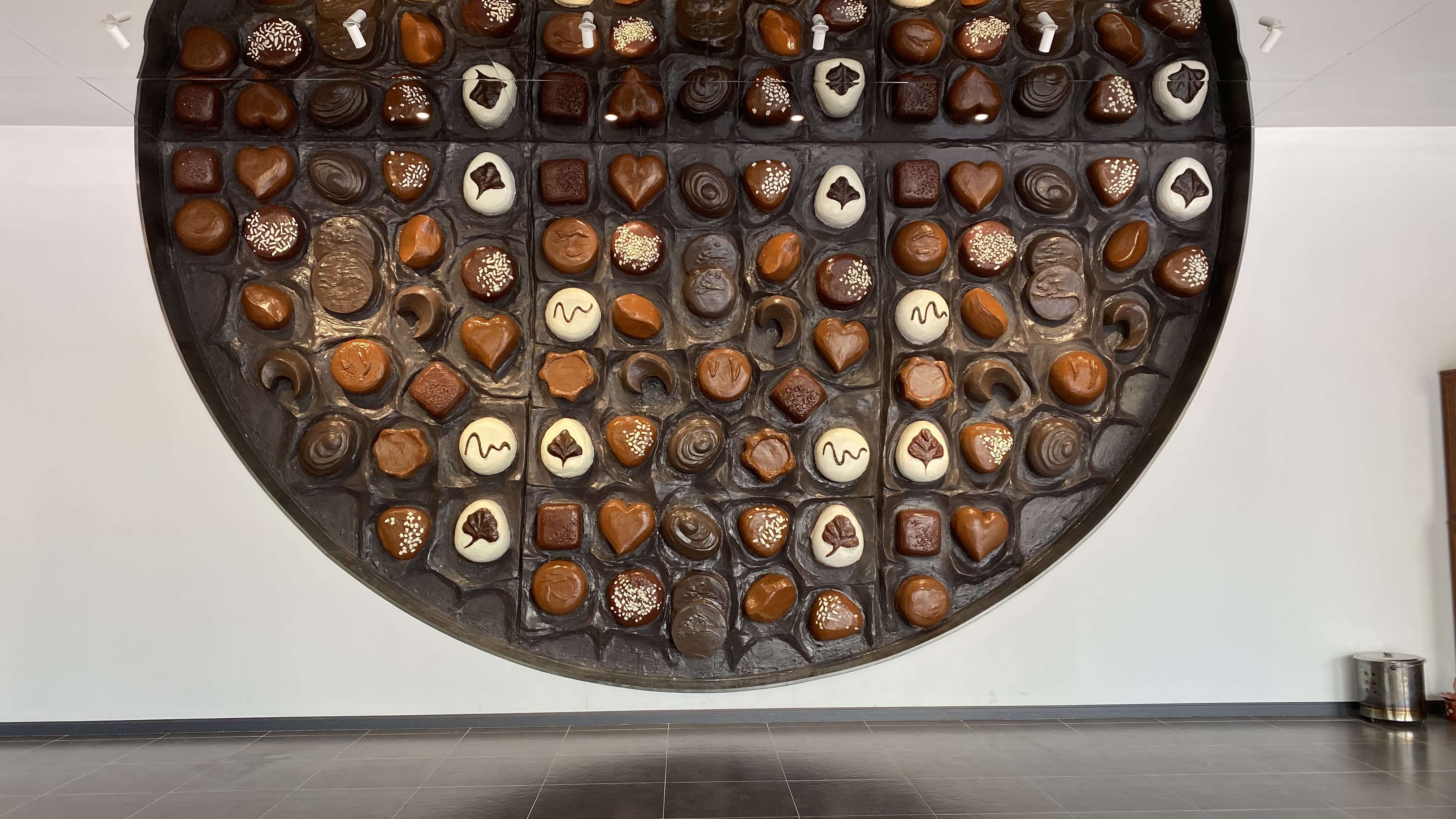 入住【佛山駿景酒店】歎酒店自助晚餐、品【非遺大板橋蒸豬宴】2天團