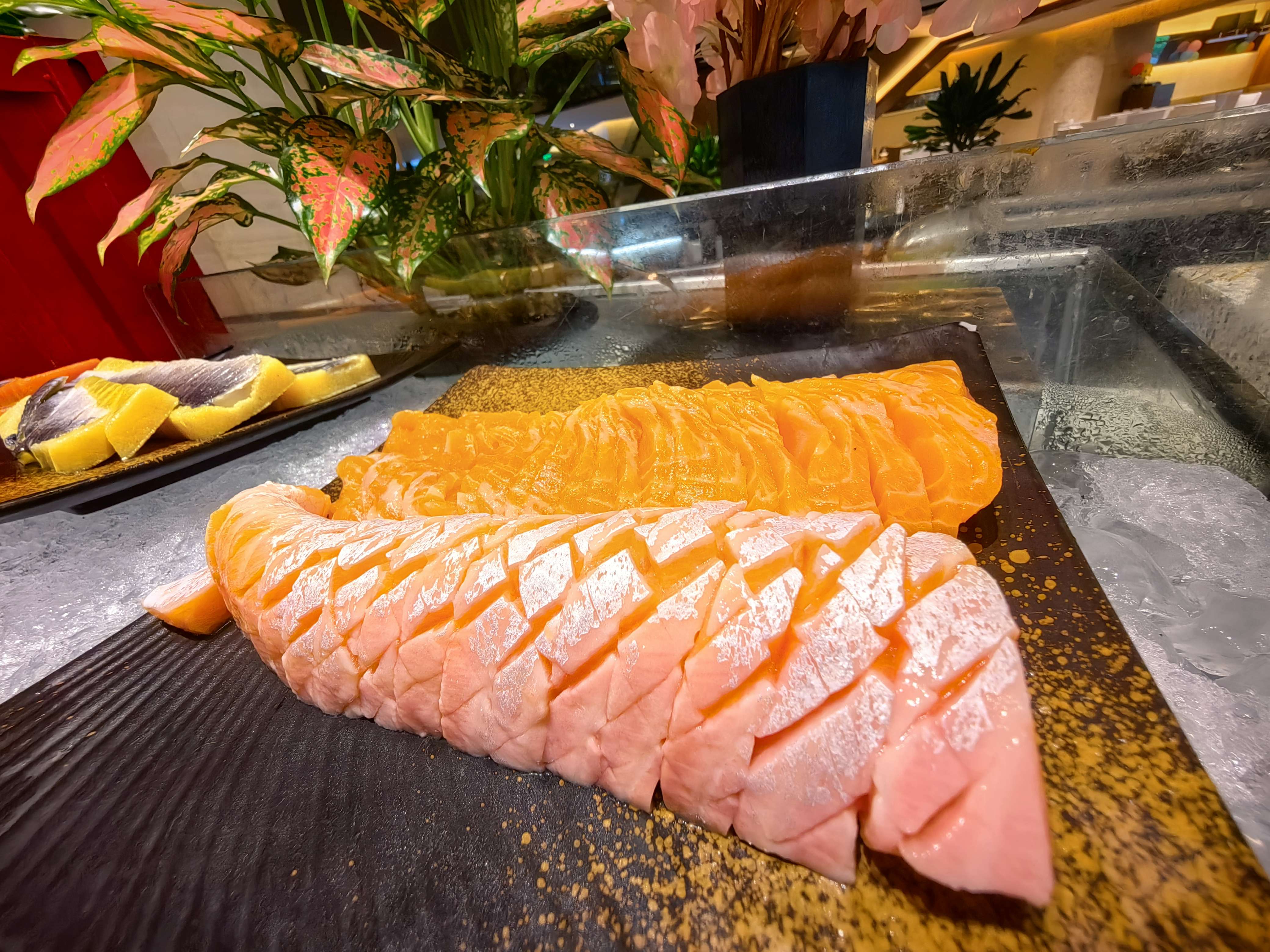 【樂園】深圳全新開幕·全球最大室內滑雪場【前海冰雪世界·熱雪奇跡】（2 小時娱雪）國際品牌五星東莞君源鉑爾曼酒店 豐富海鮮自助晚餐 純玩2天團