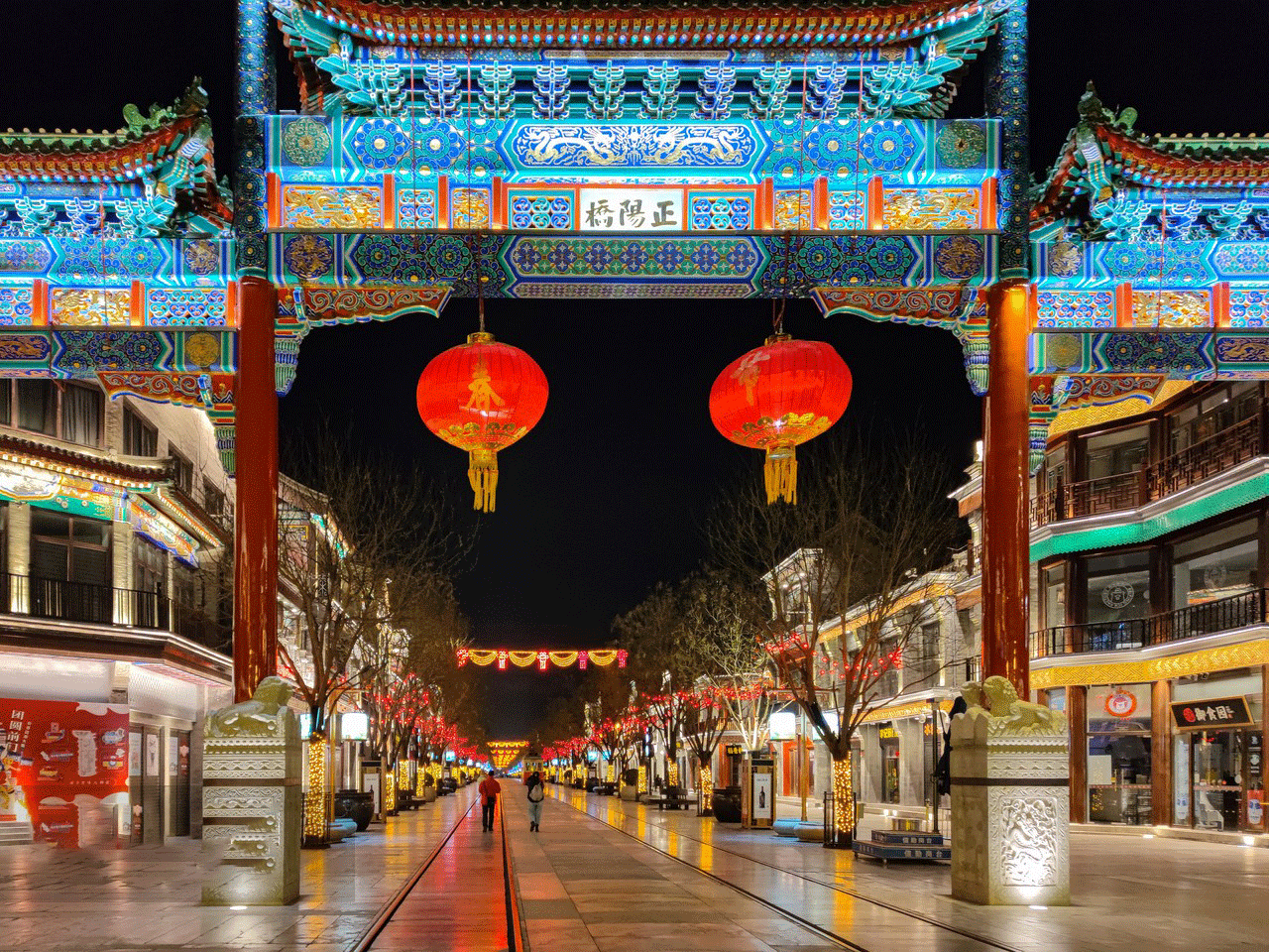 天梯雲鏈繞翠巒 行在灕江煙雨 醉在千峰翠色之間 壯家歲月雕山骨 桂林高鐵4天團