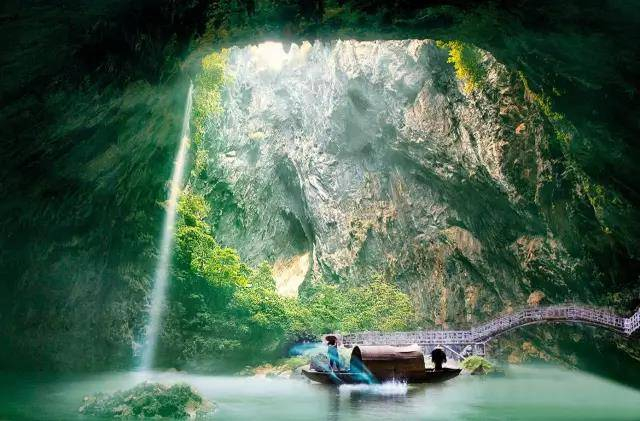 《千姿百態~英西峰林》《探祕地下河勝境~洞天仙境》《融創樂園+融創國際大馬戲~奇幻祕境》3天團