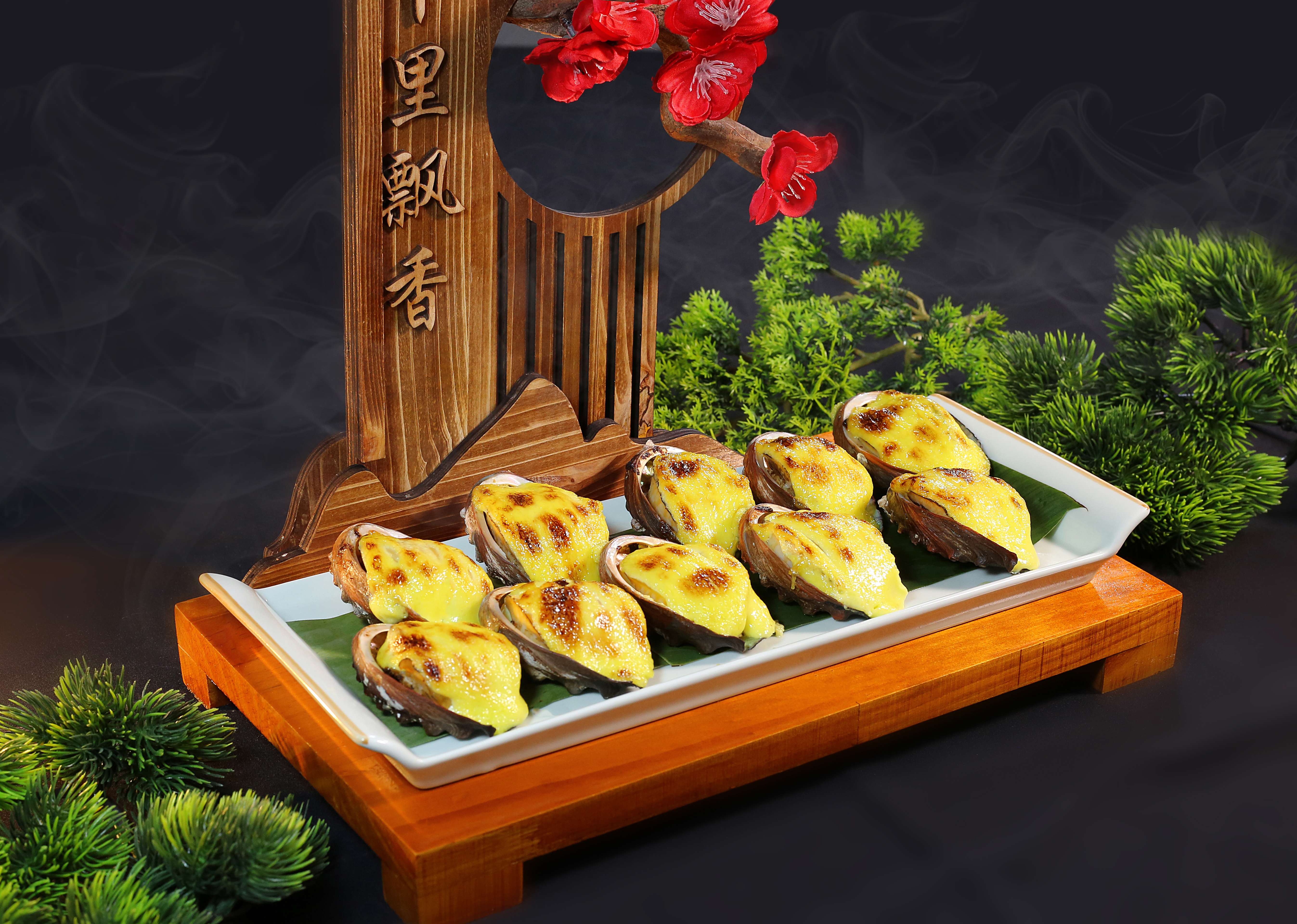 香港老字號米芝蓮星級餐廳【位上獨創海鮮濃湯水晶粉+獲獎手工點心宴】 【（位上）過橋魚羊鮮+菊花扒金山宴】【海膽醬焗鮑魚+沉香白切雞宴】 美食2天團