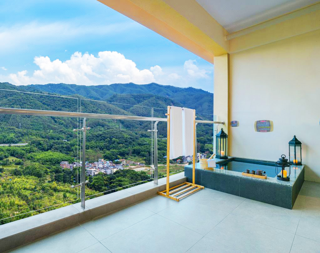 【復活節加班】玩轉融創大馬戲  雲頂溫泉威士忌酒店  尊享房間私家泡池 豪歎兩晚酒店海鮮自助晚餐3天團