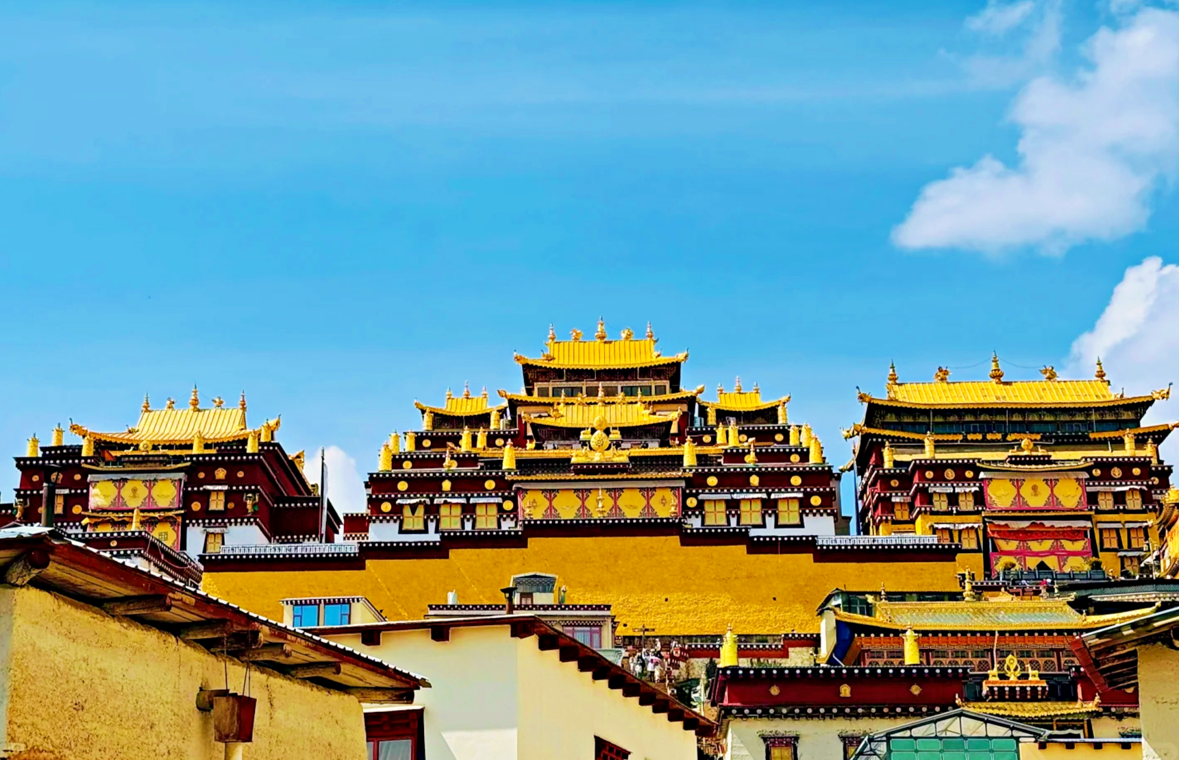 全港首創全景雲南昆明、芒市、瑞麗、騰沖、大理、麗江、香格里拉、瀘沽湖、西雙版納18天團